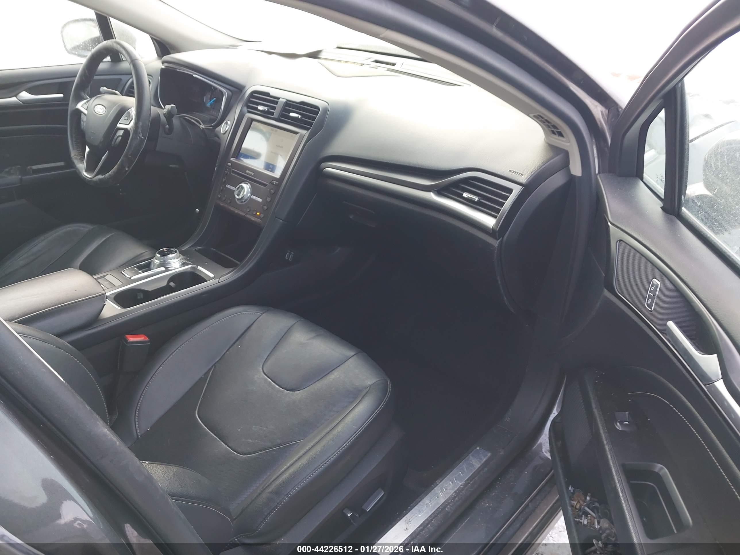 FORD FUSION image 5