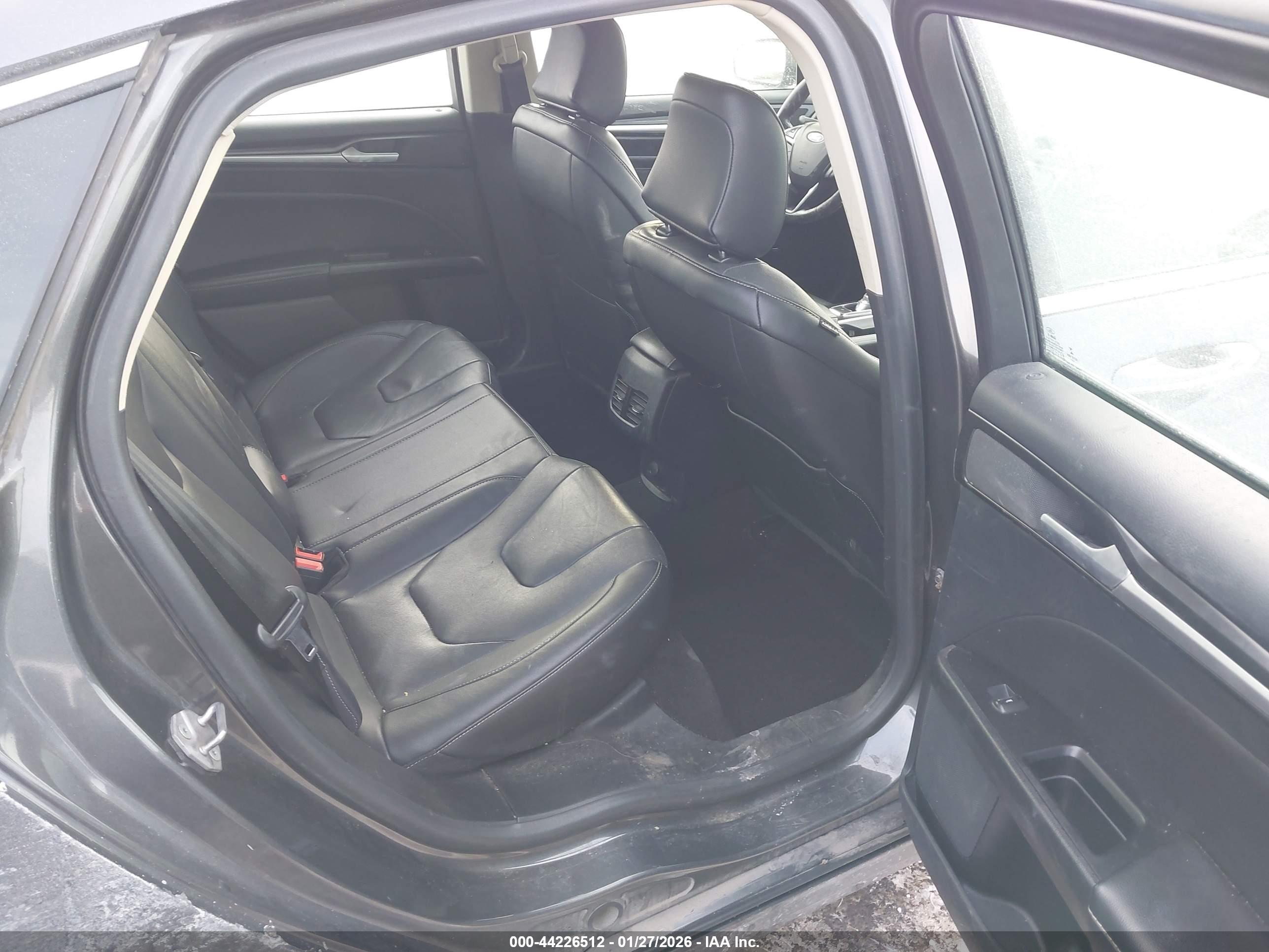 FORD FUSION image 8