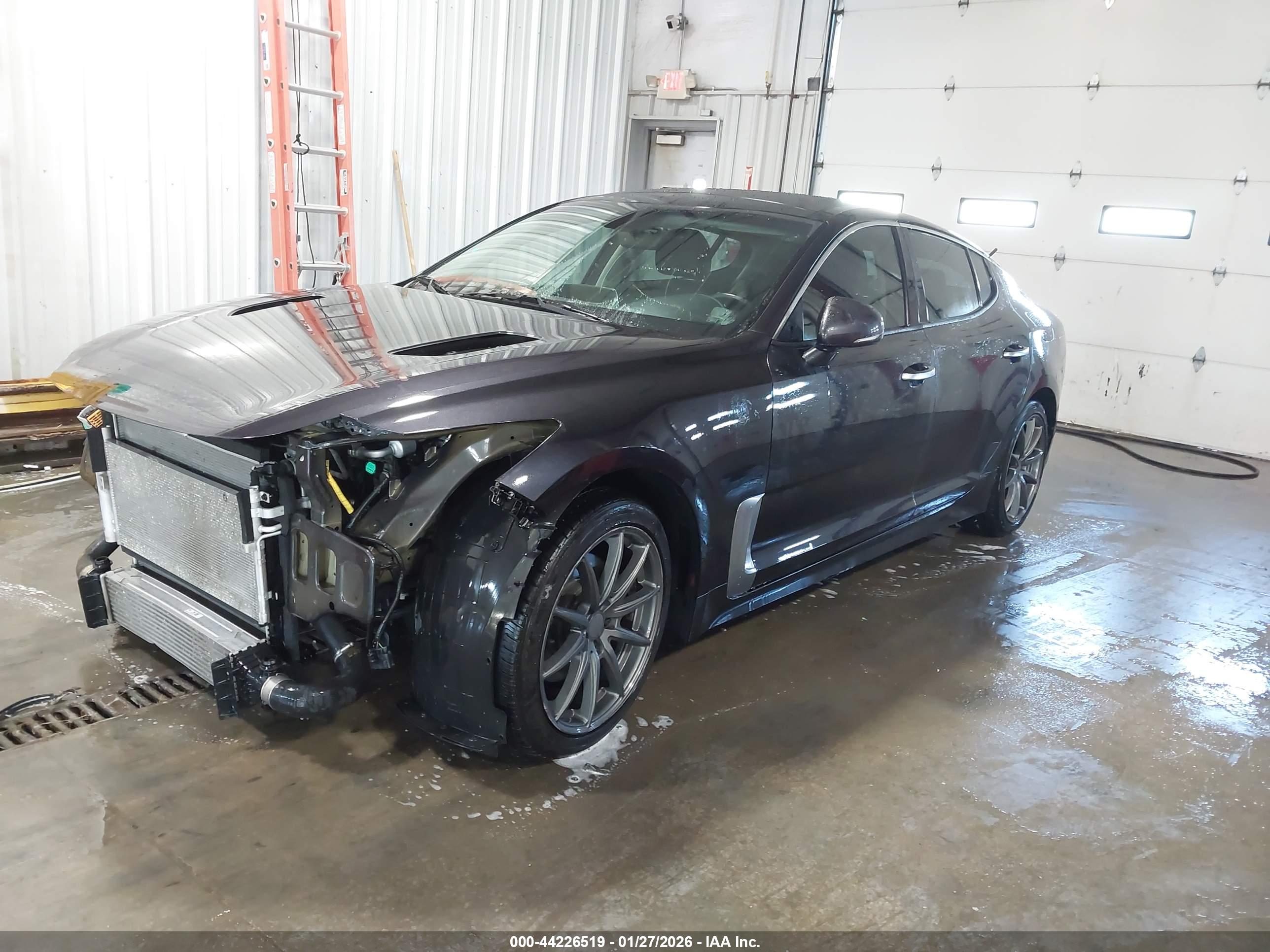KIA STINGER image 2