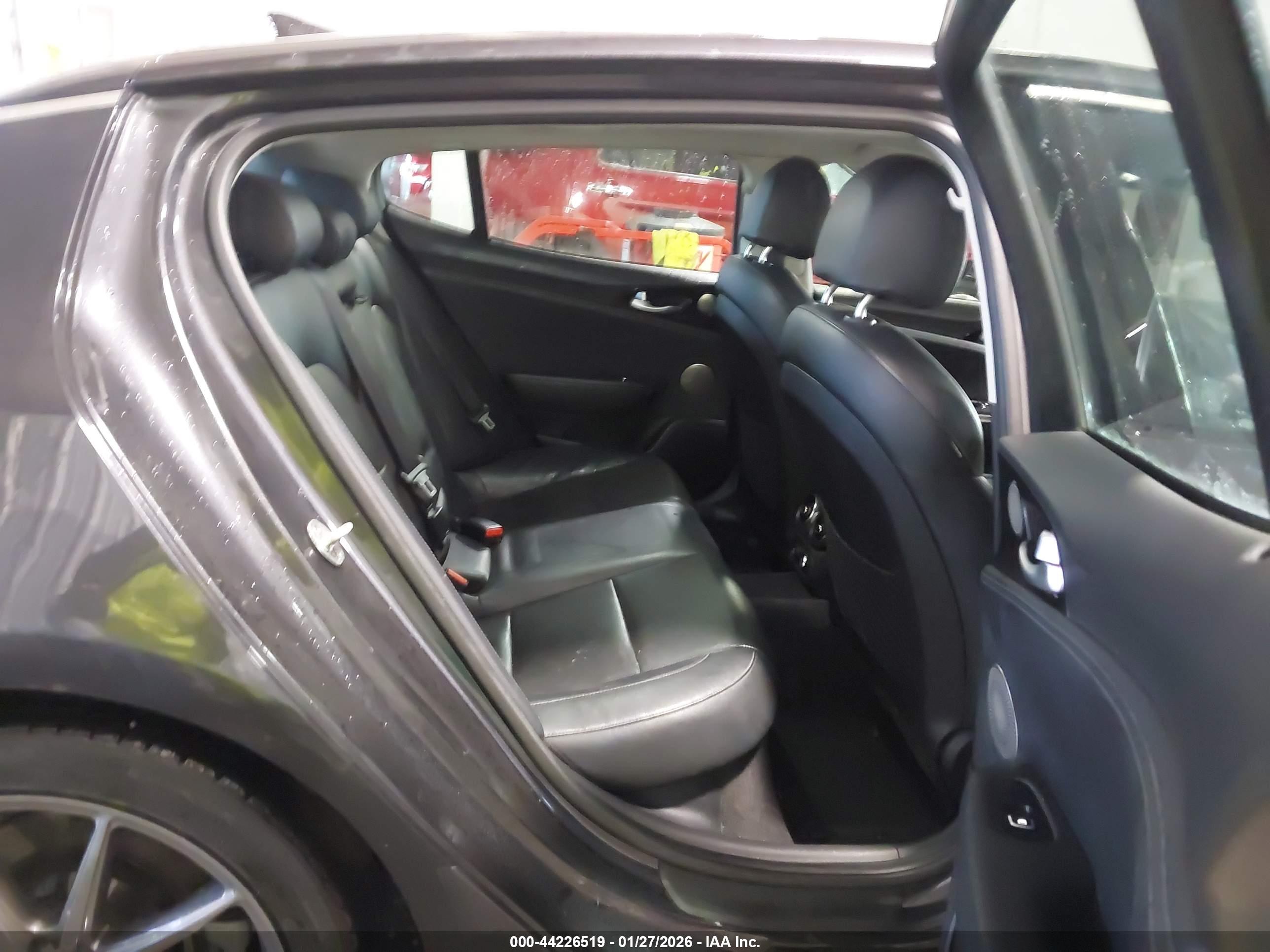 KIA STINGER image 8