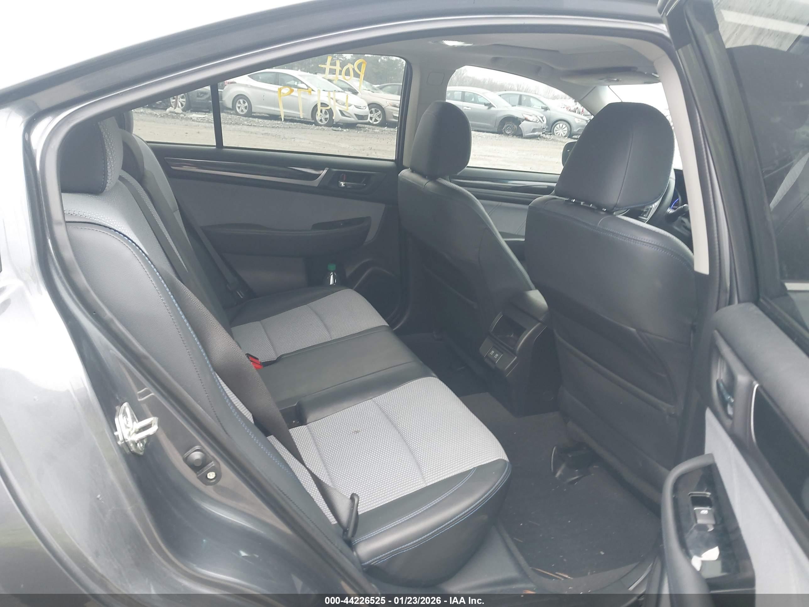 SUBARU LEGACY image 8