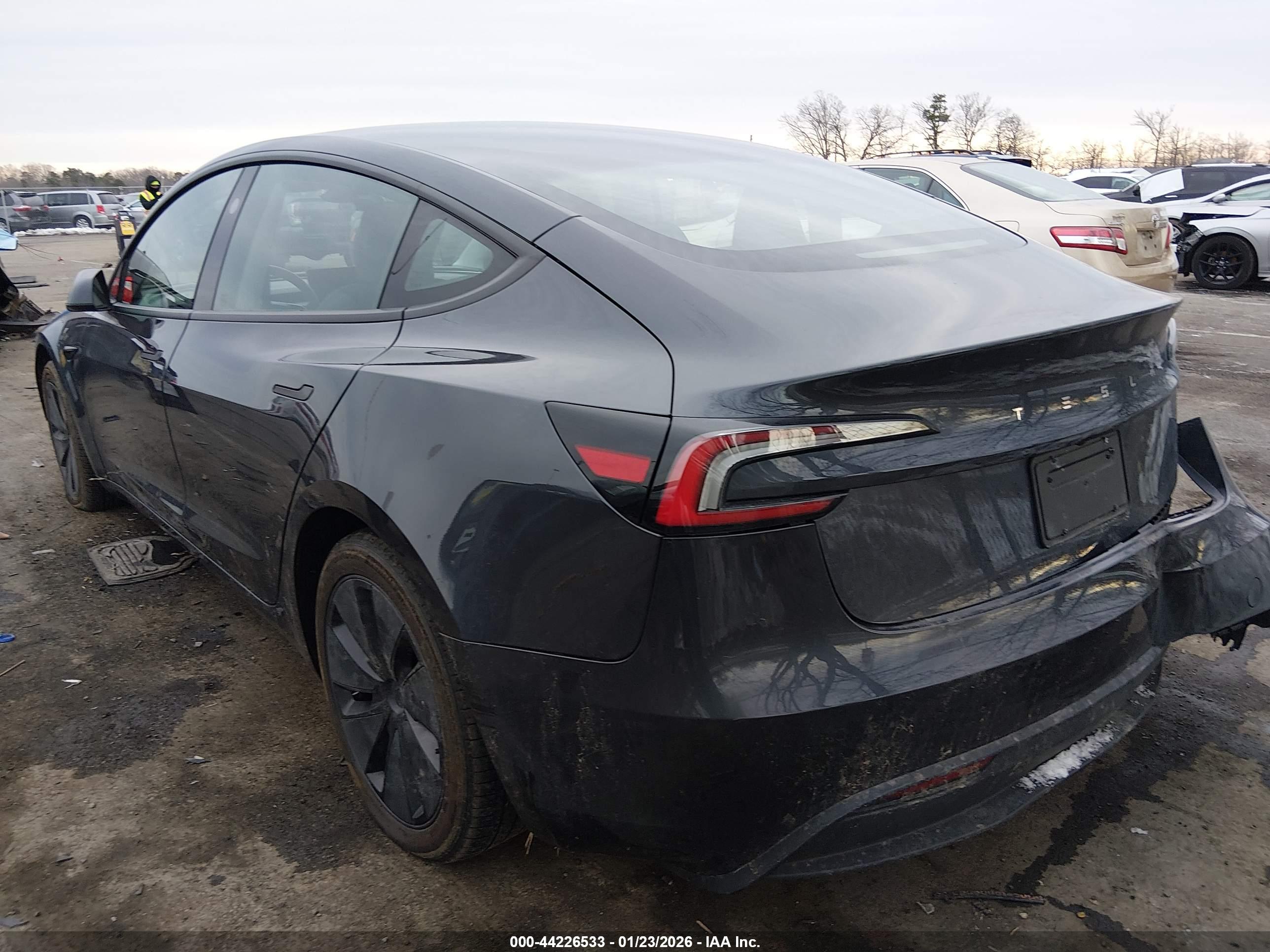 TESLA MODEL image 3