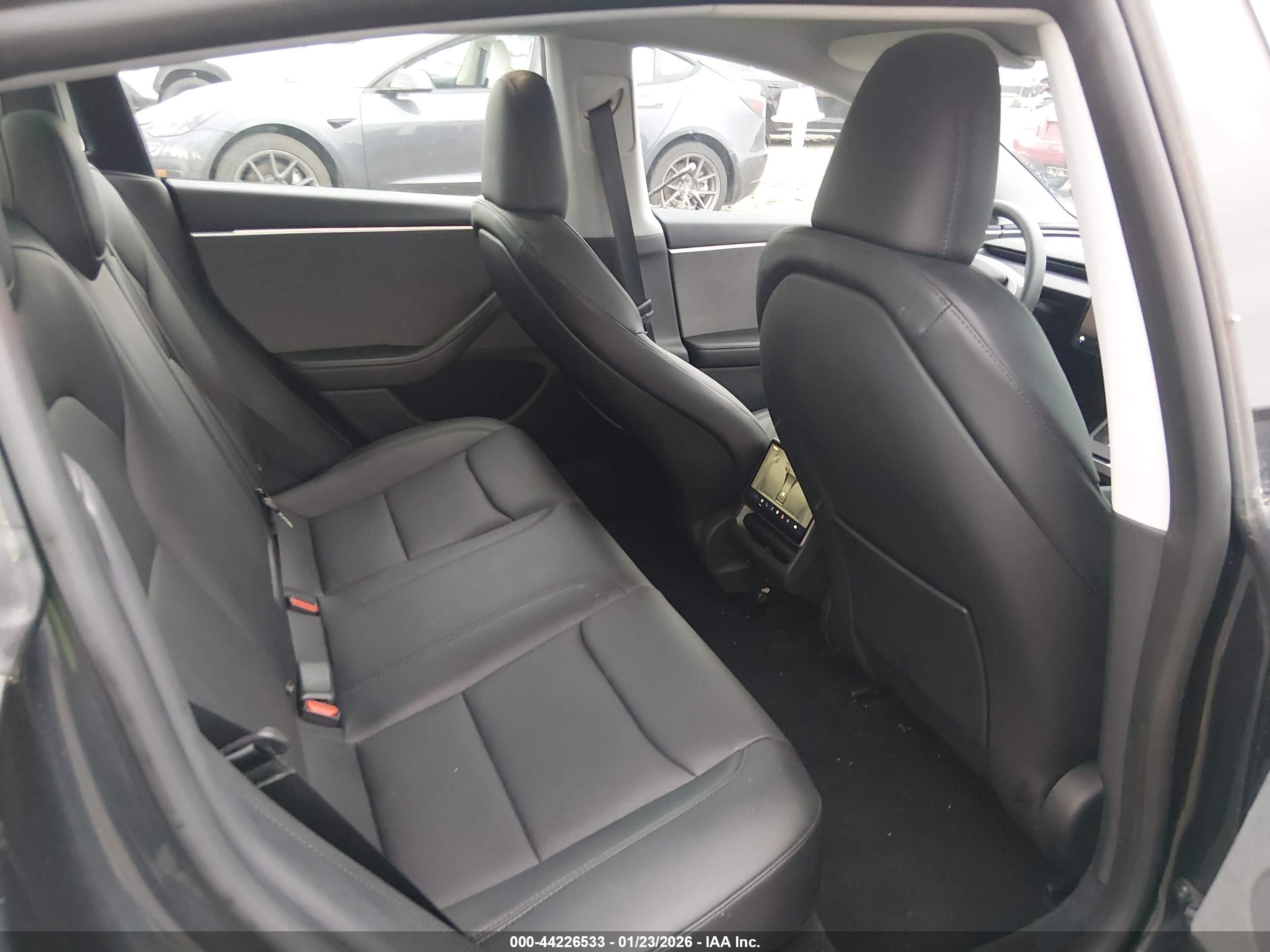TESLA MODEL image 8