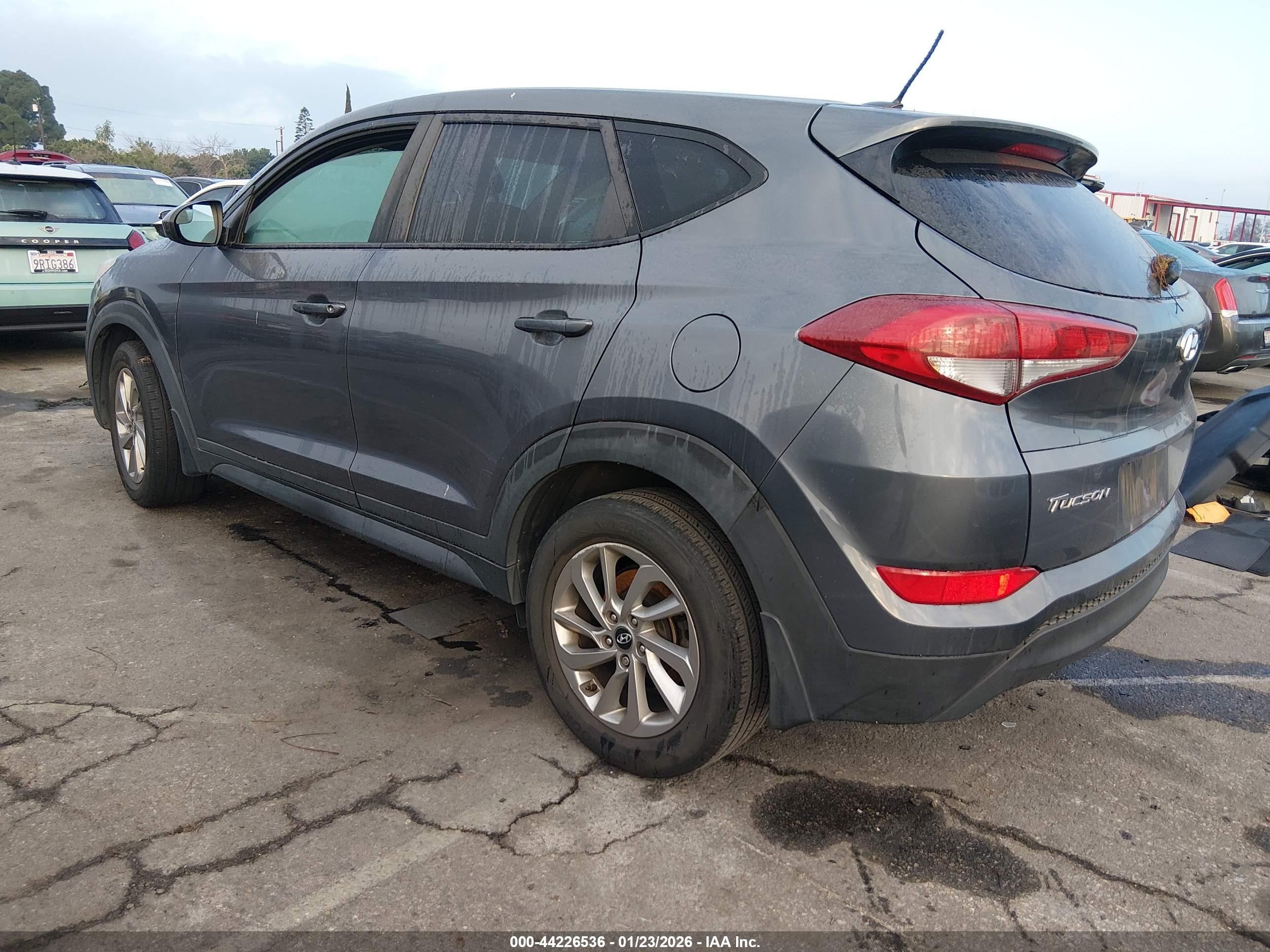 HYUNDAI TUCSON image 3
