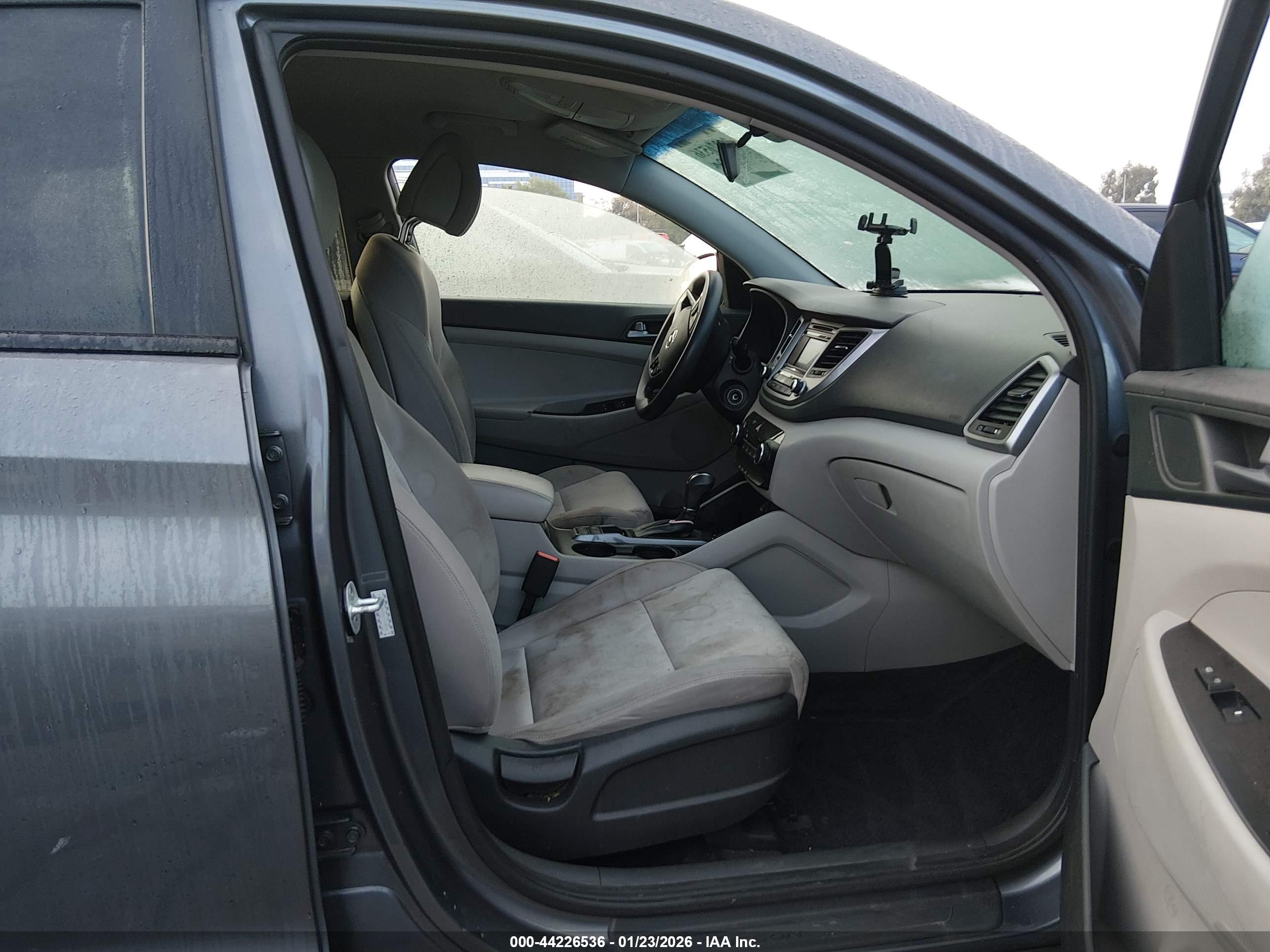 HYUNDAI TUCSON image 5