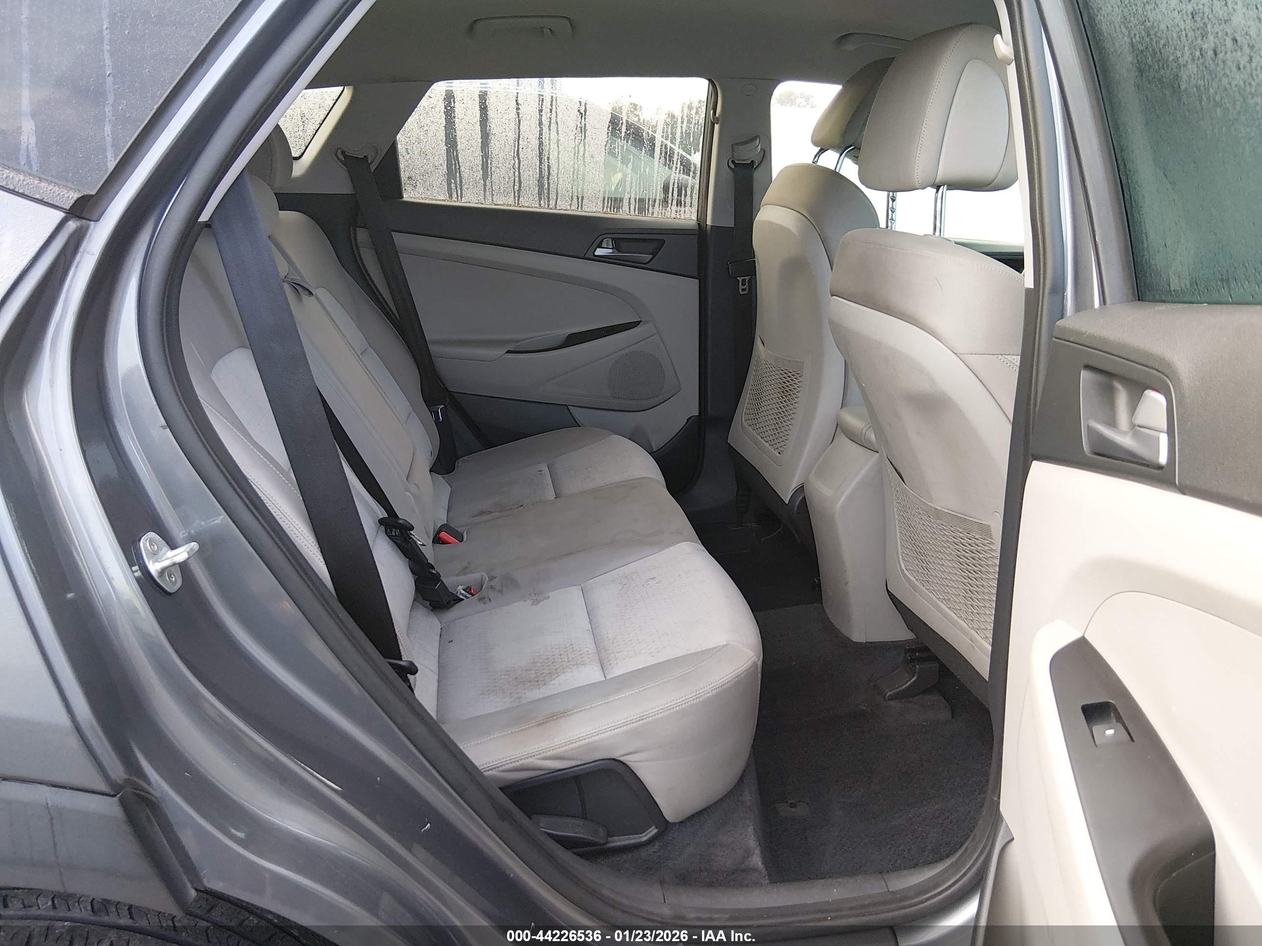 HYUNDAI TUCSON image 8