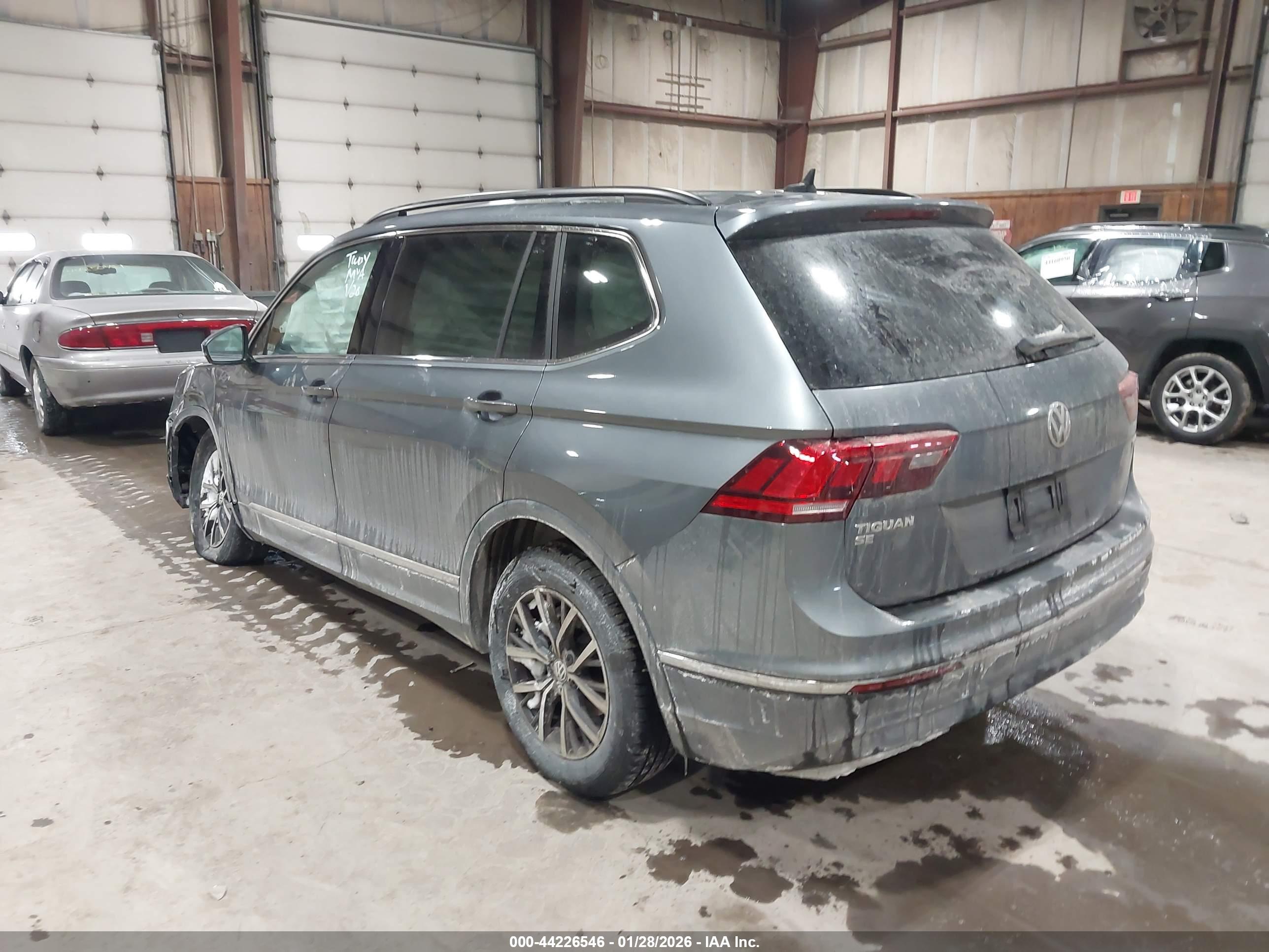 VOLKSWAGEN TIGUAN image 3