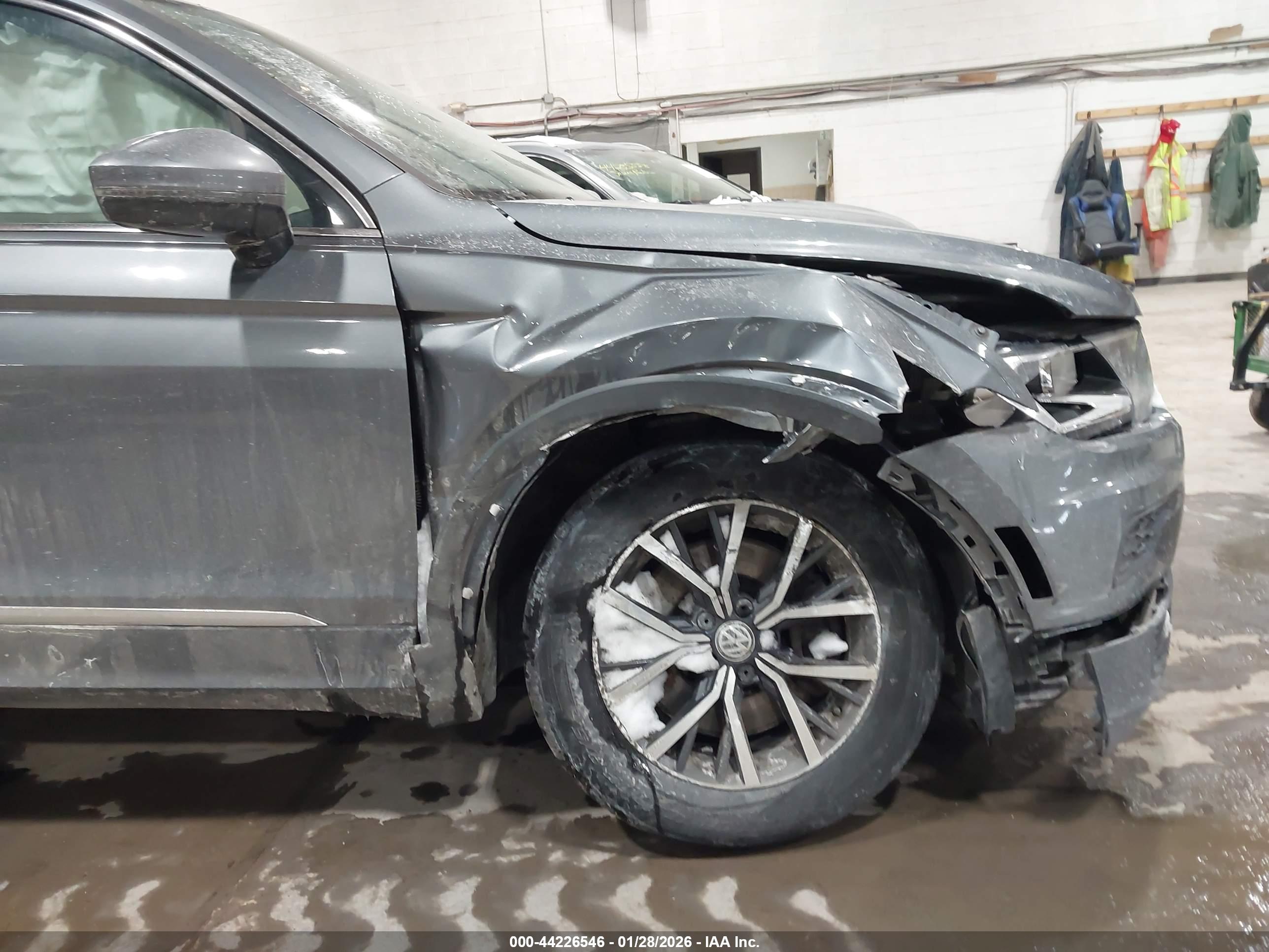 VOLKSWAGEN TIGUAN image 6
