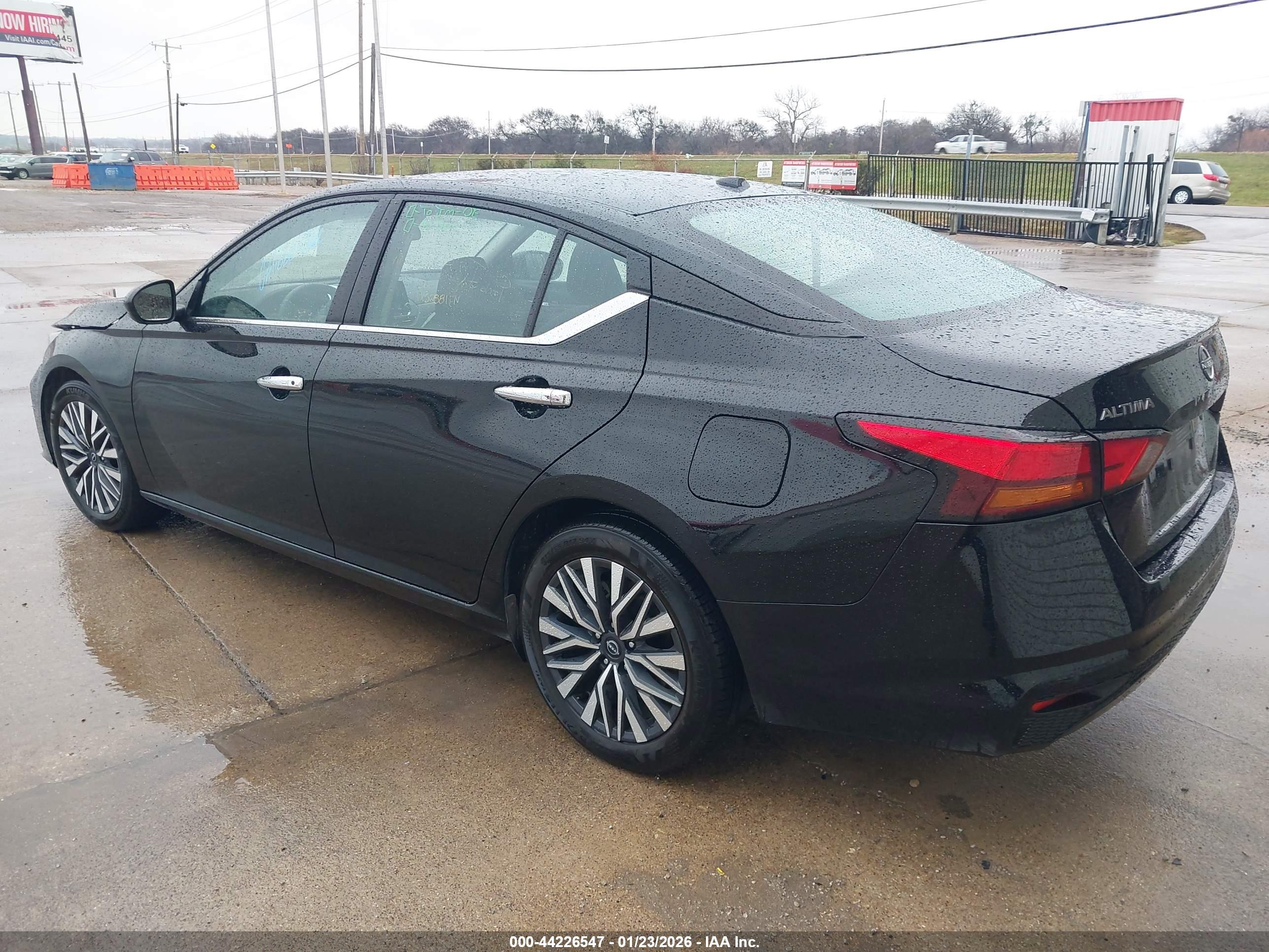 NISSAN ALTIMA image 3