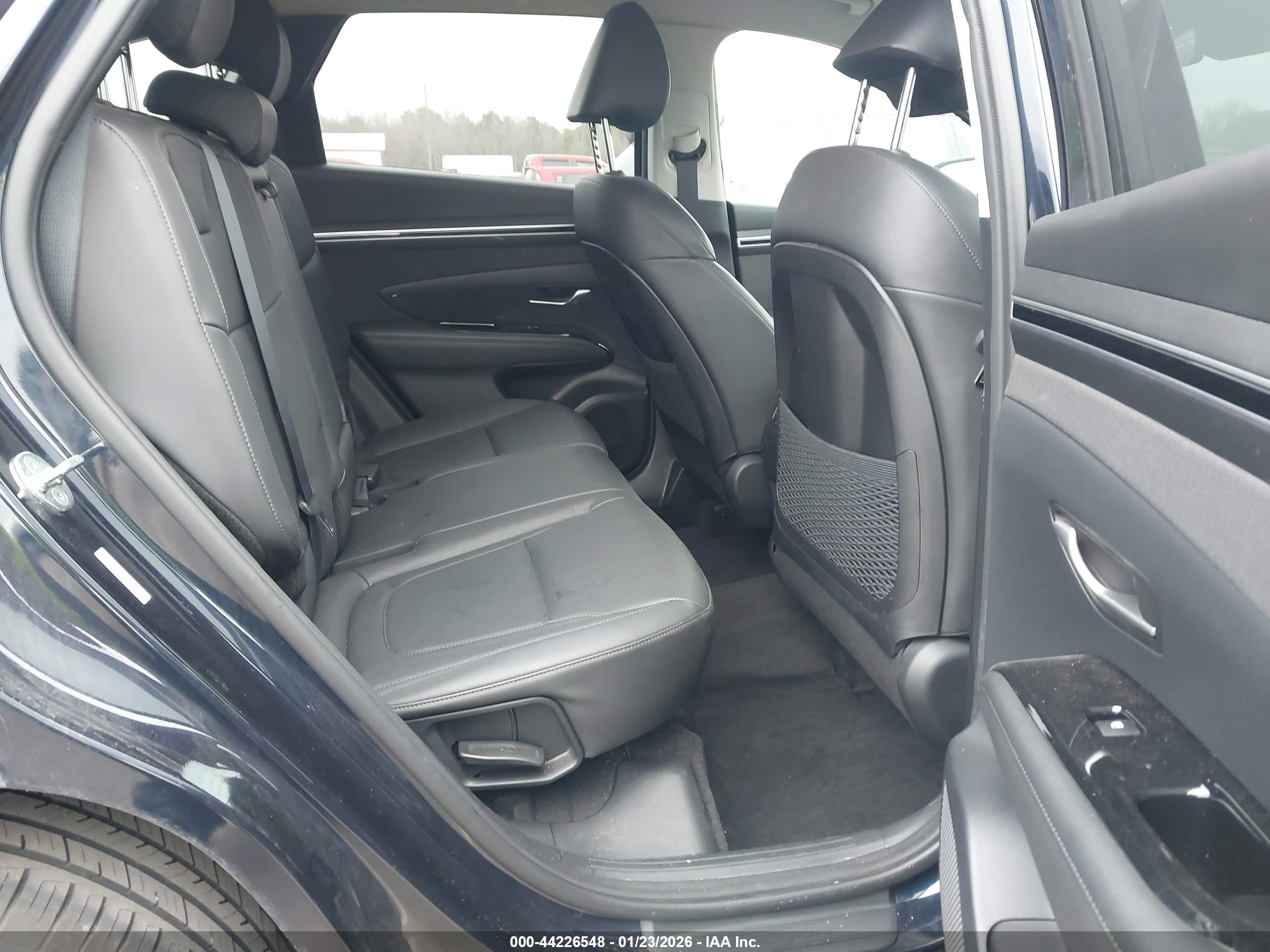 HYUNDAI TUCSON image 8