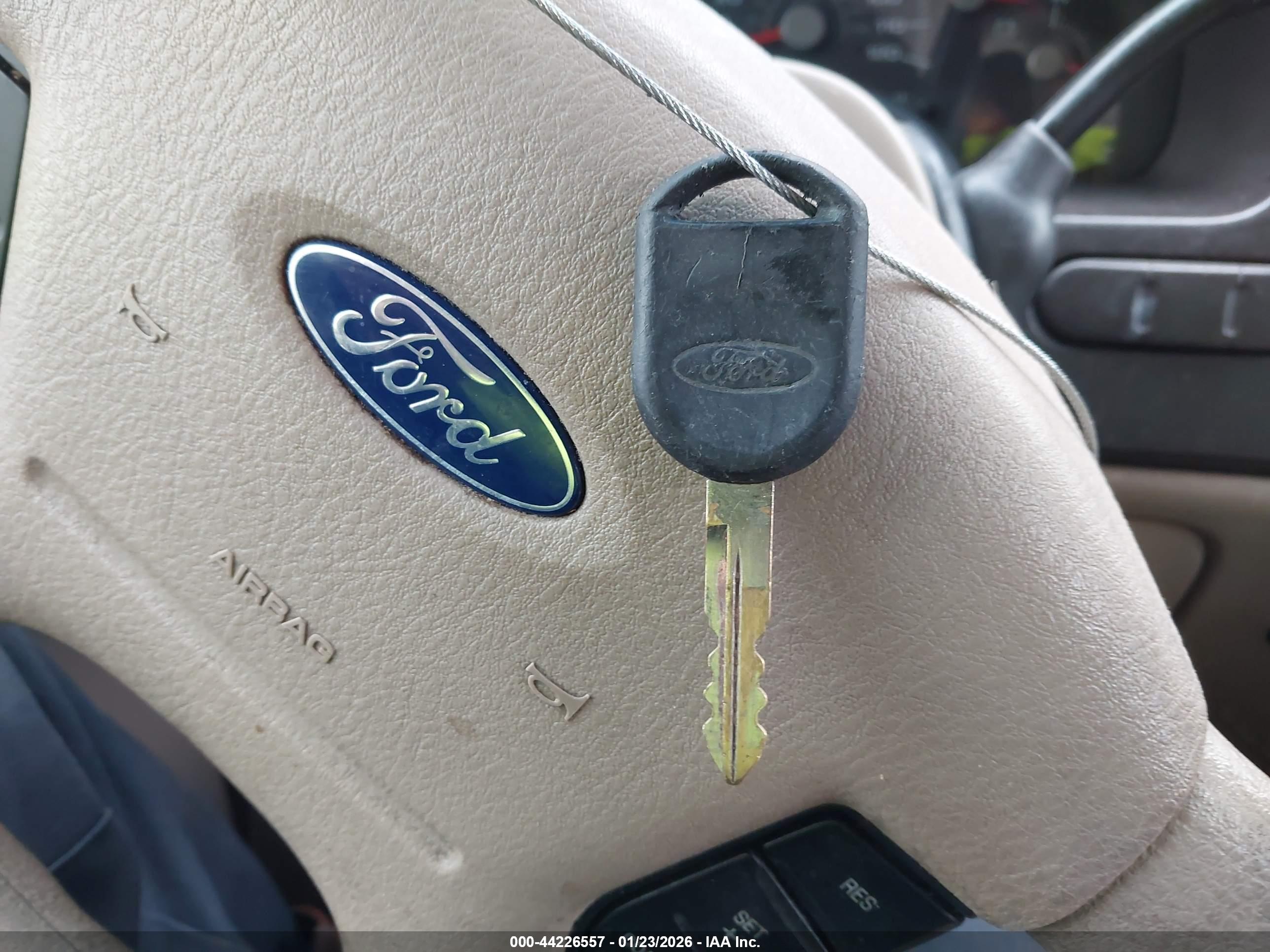 FORD EXPEDITION image 11