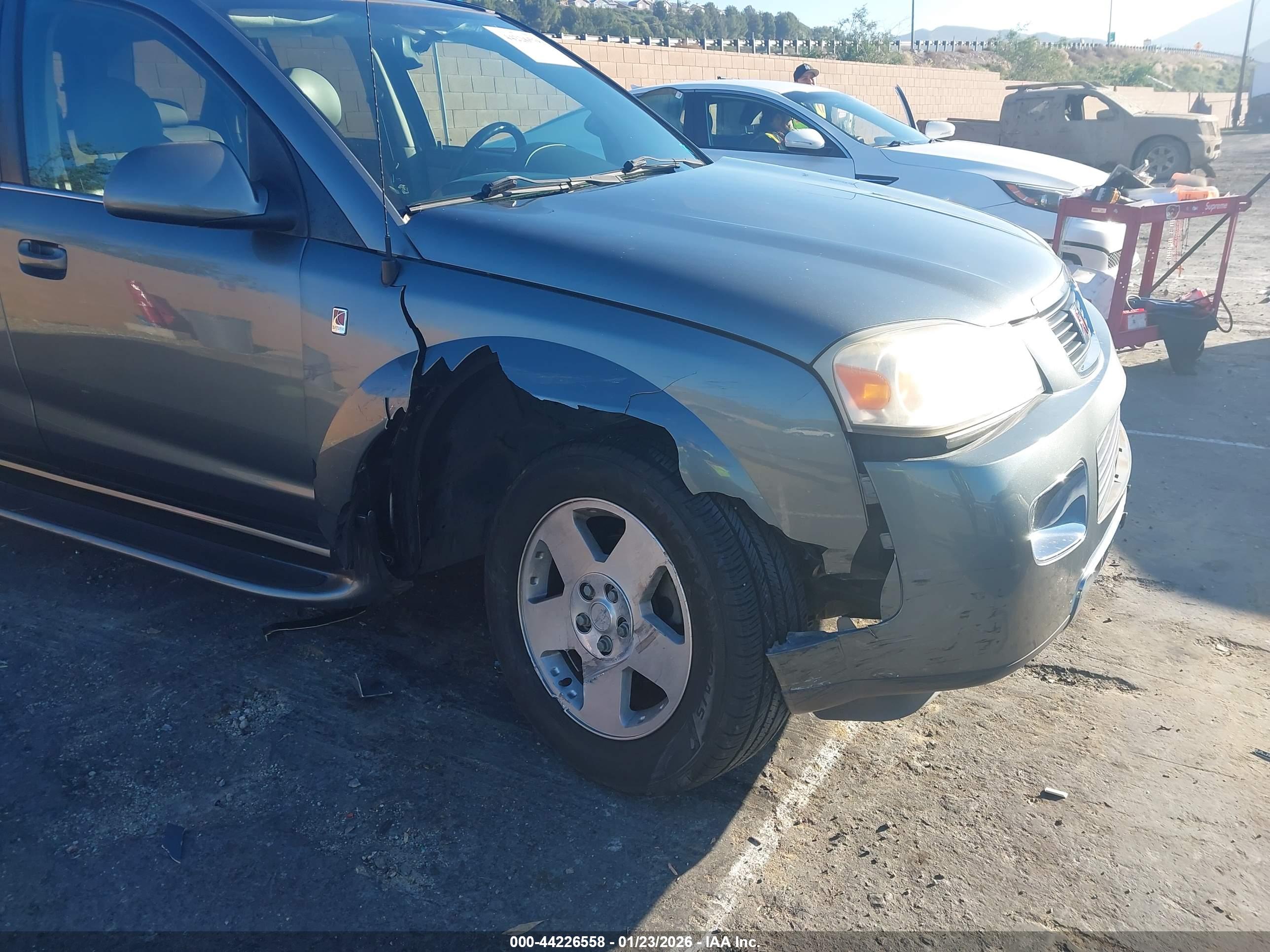 SATURN VUE image 6