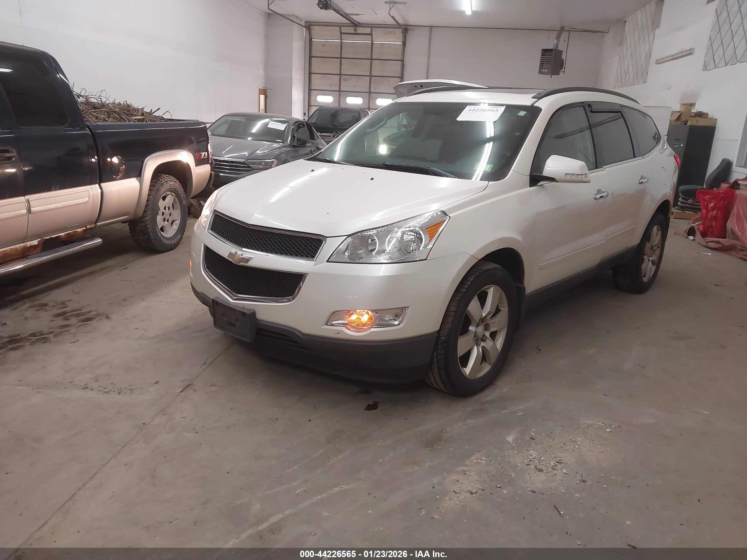 CHEVROLET TRAVERSE image 2