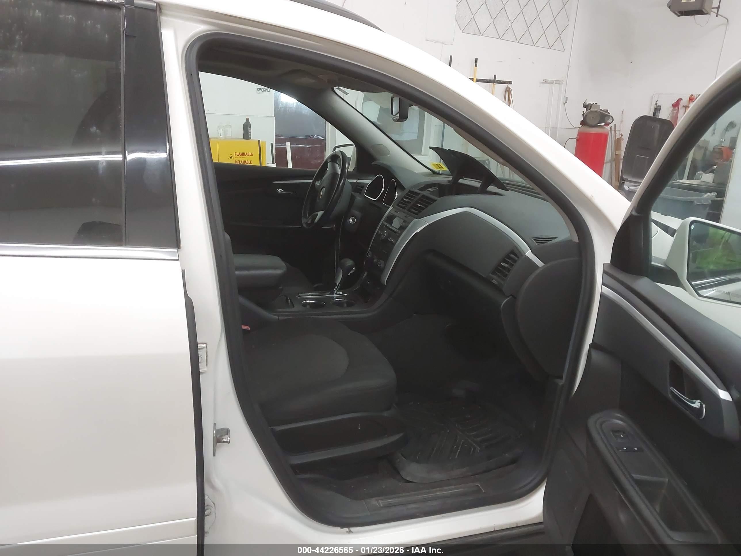 CHEVROLET TRAVERSE image 5