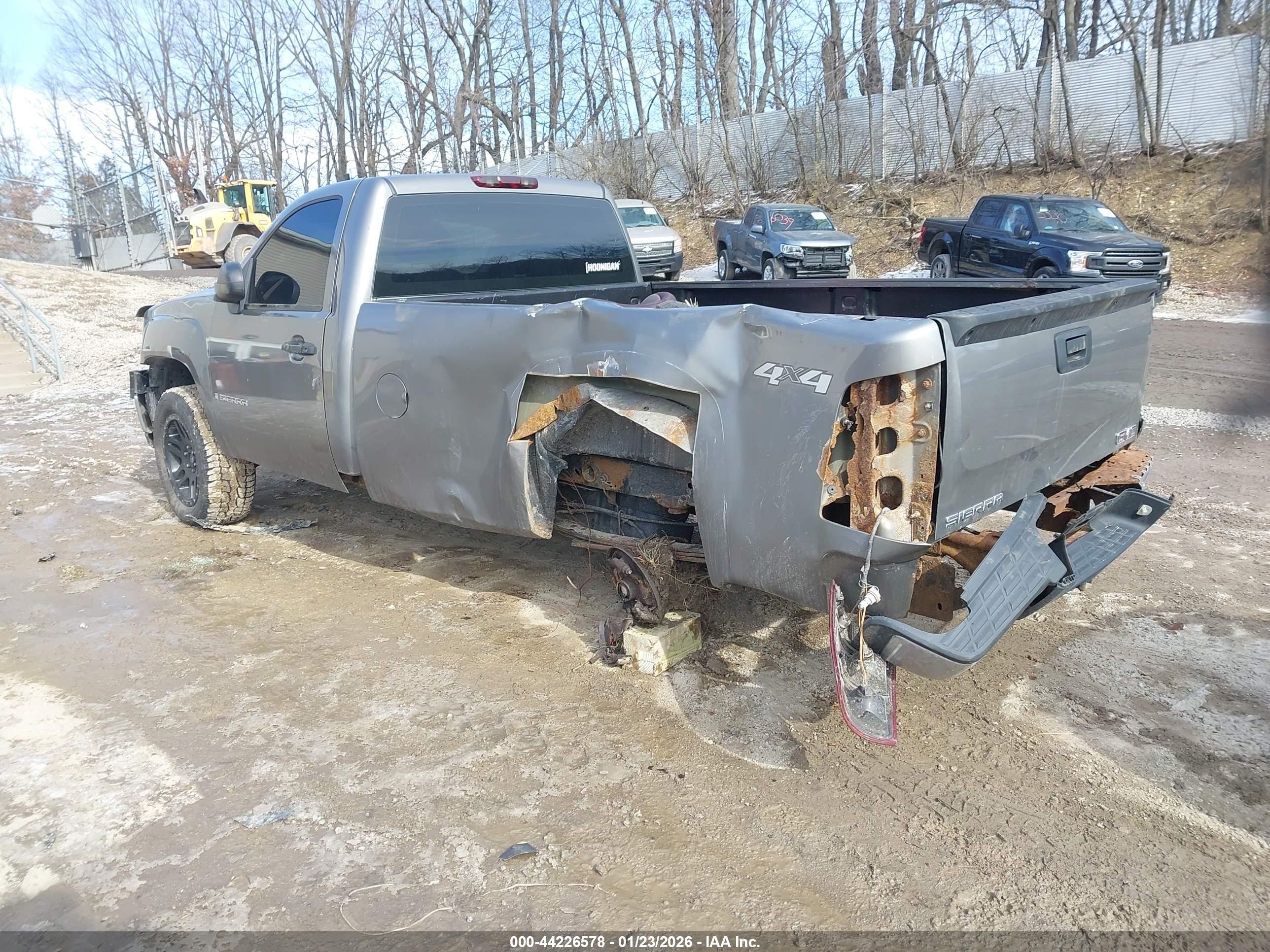 GMC SIERRA image 3
