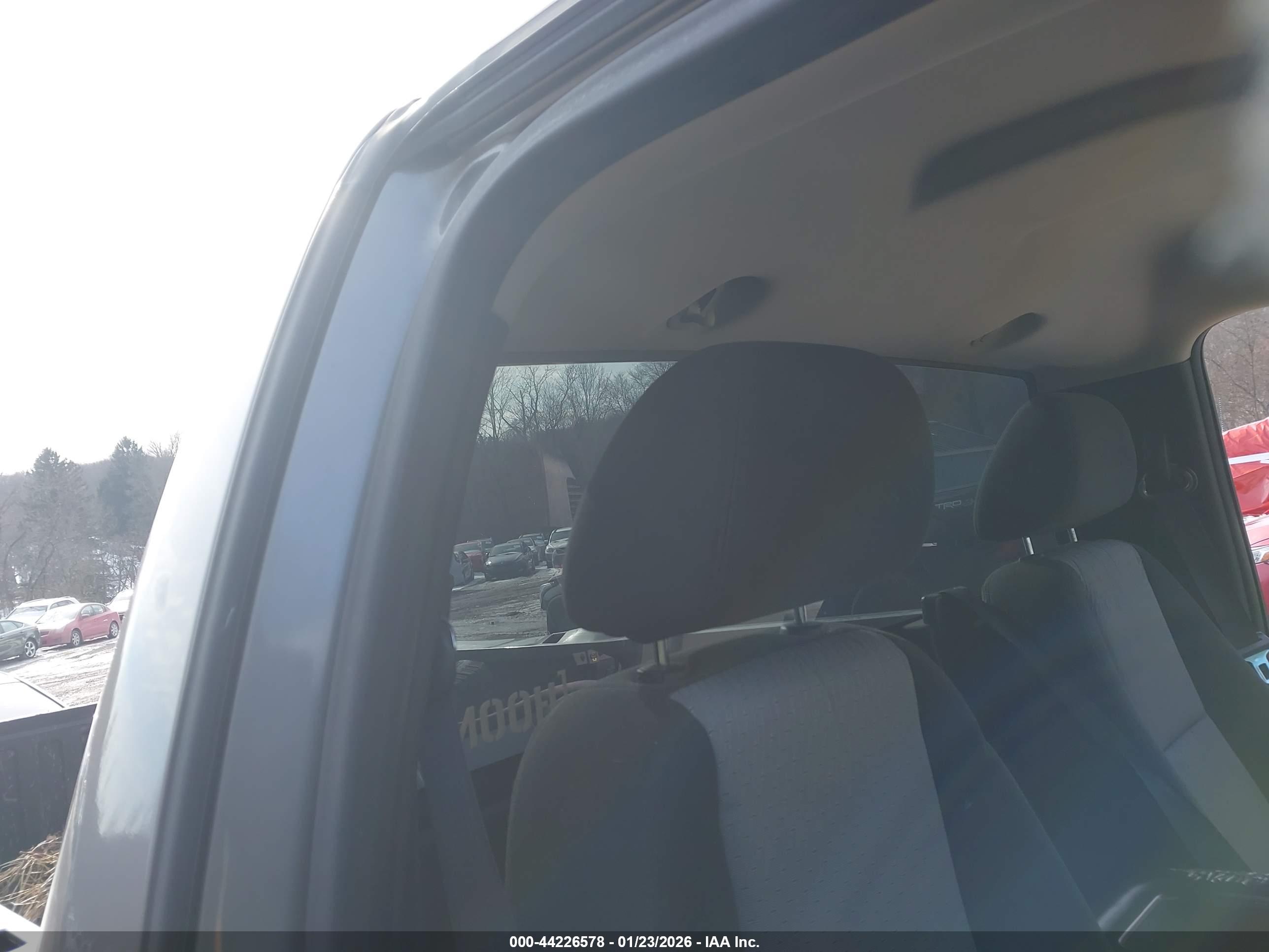 GMC SIERRA image 8