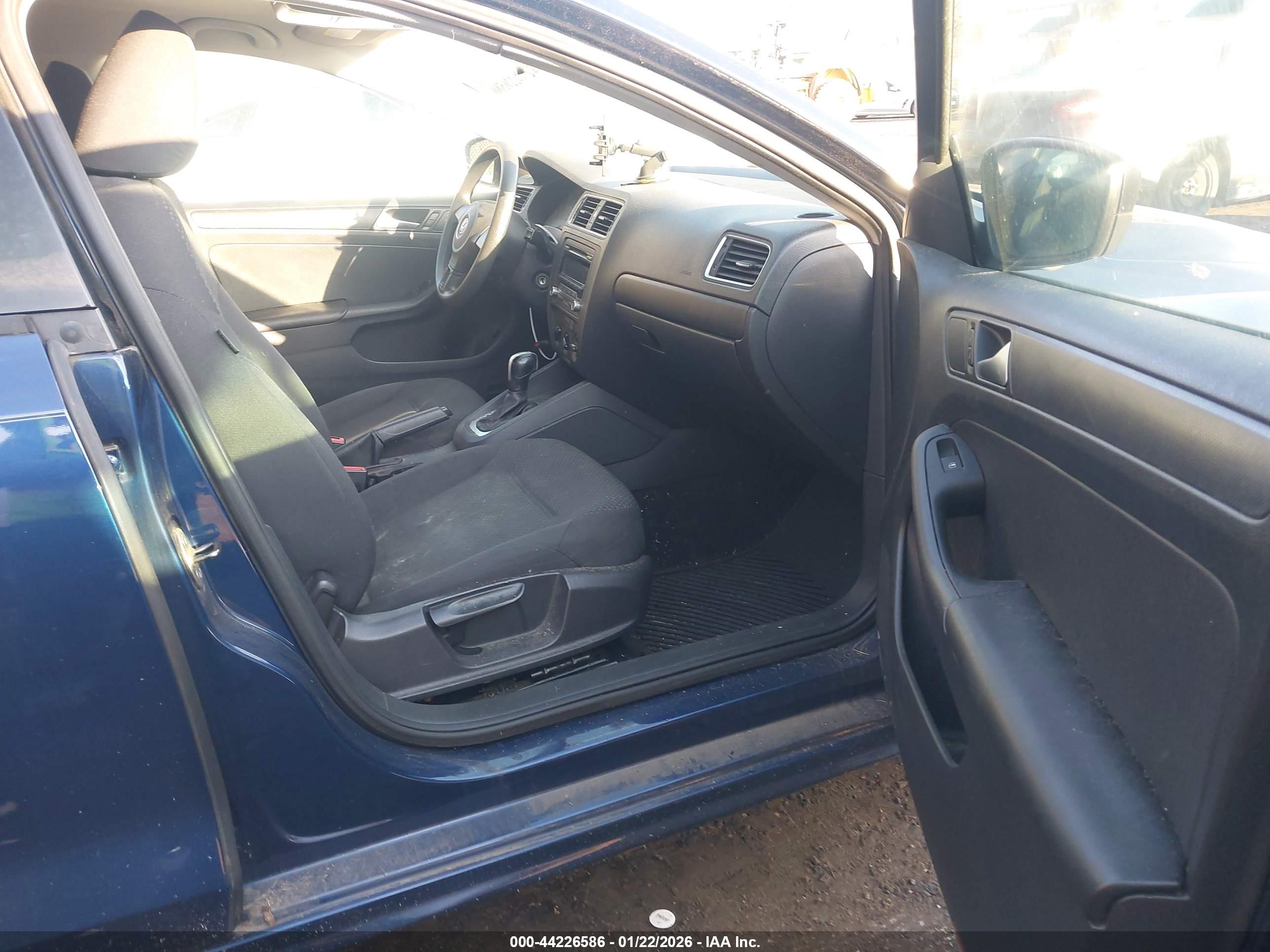 VOLKSWAGEN JETTA image 5