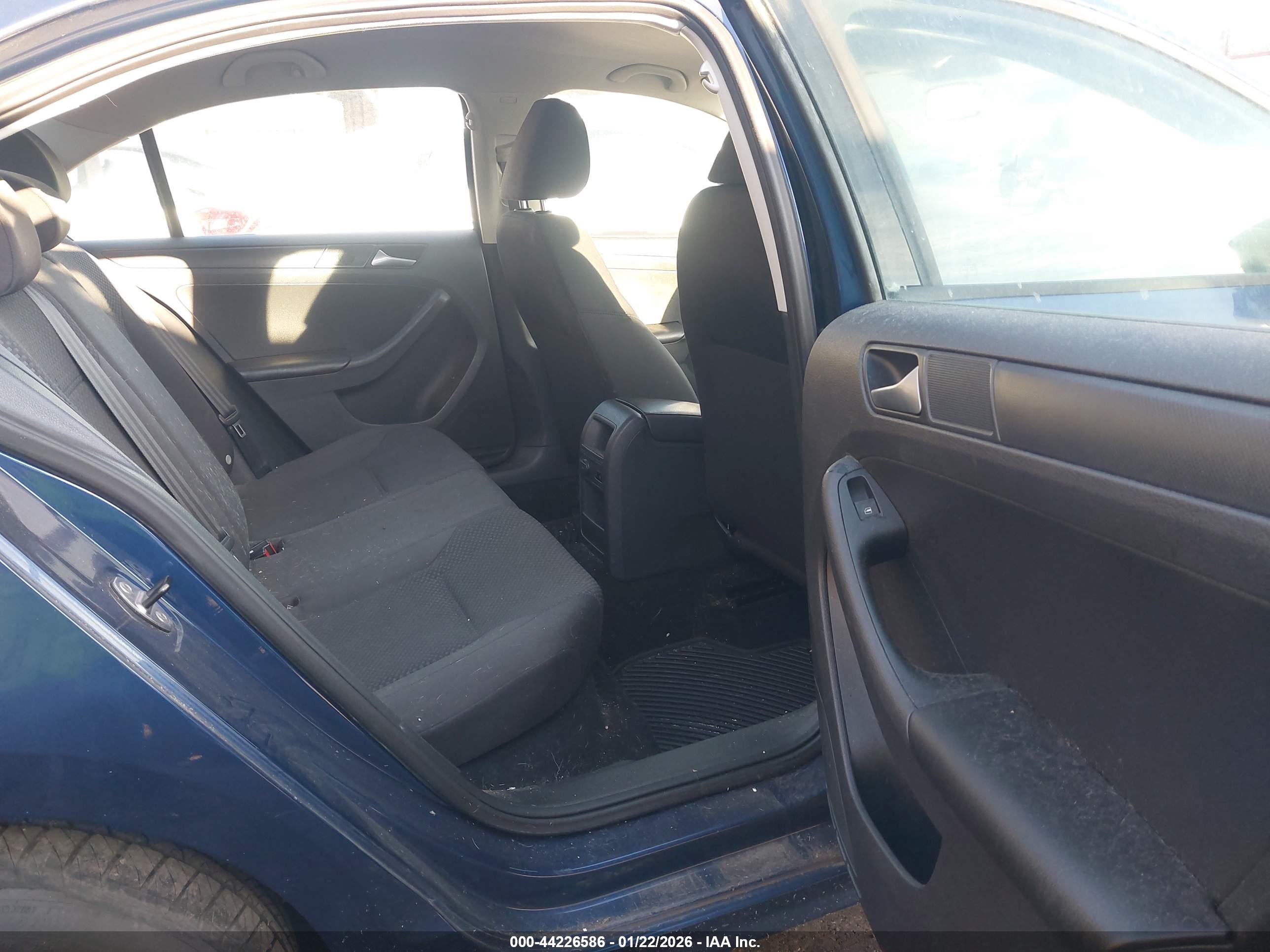 VOLKSWAGEN JETTA image 8