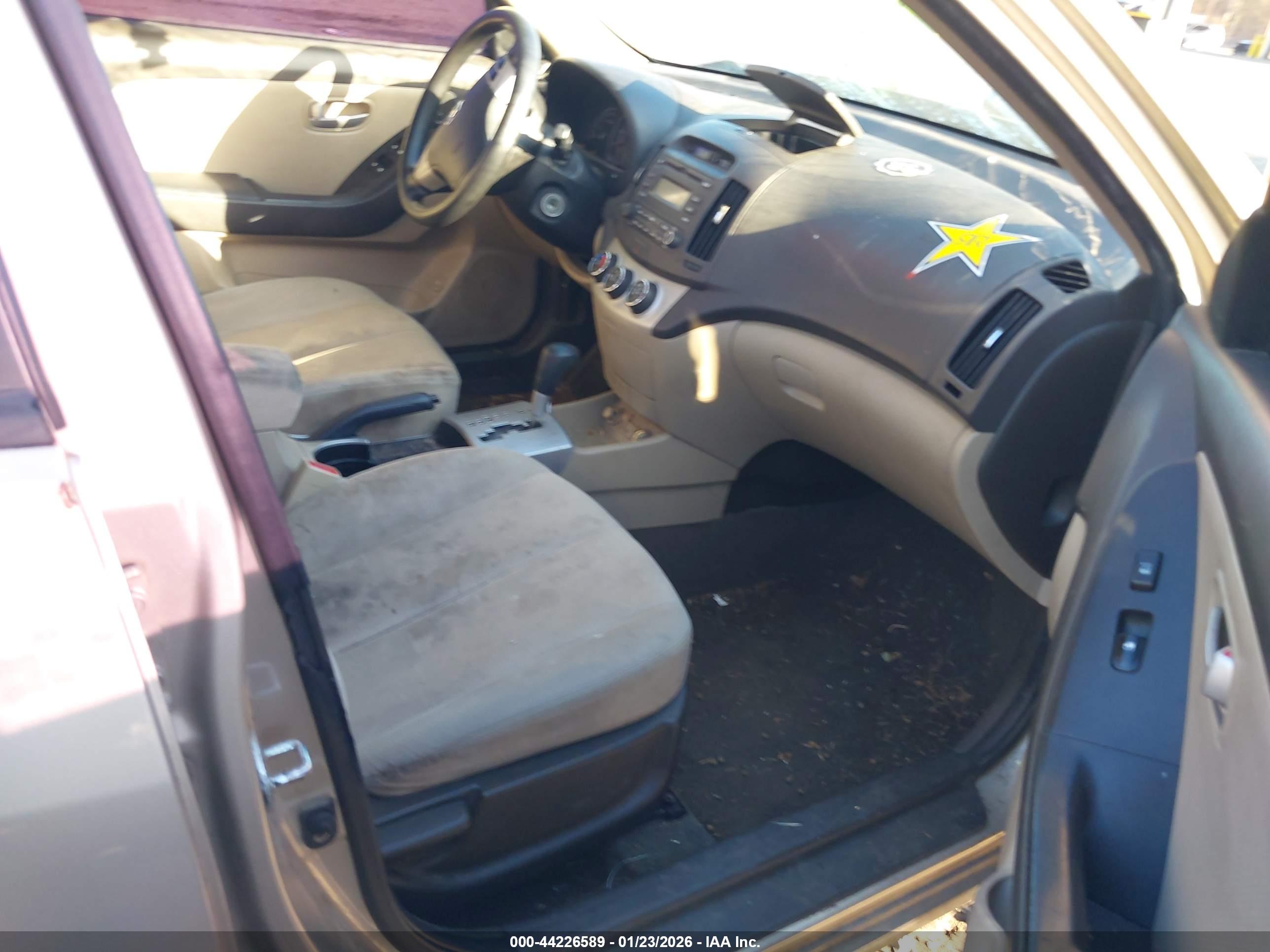 HYUNDAI ELANTRA image 5