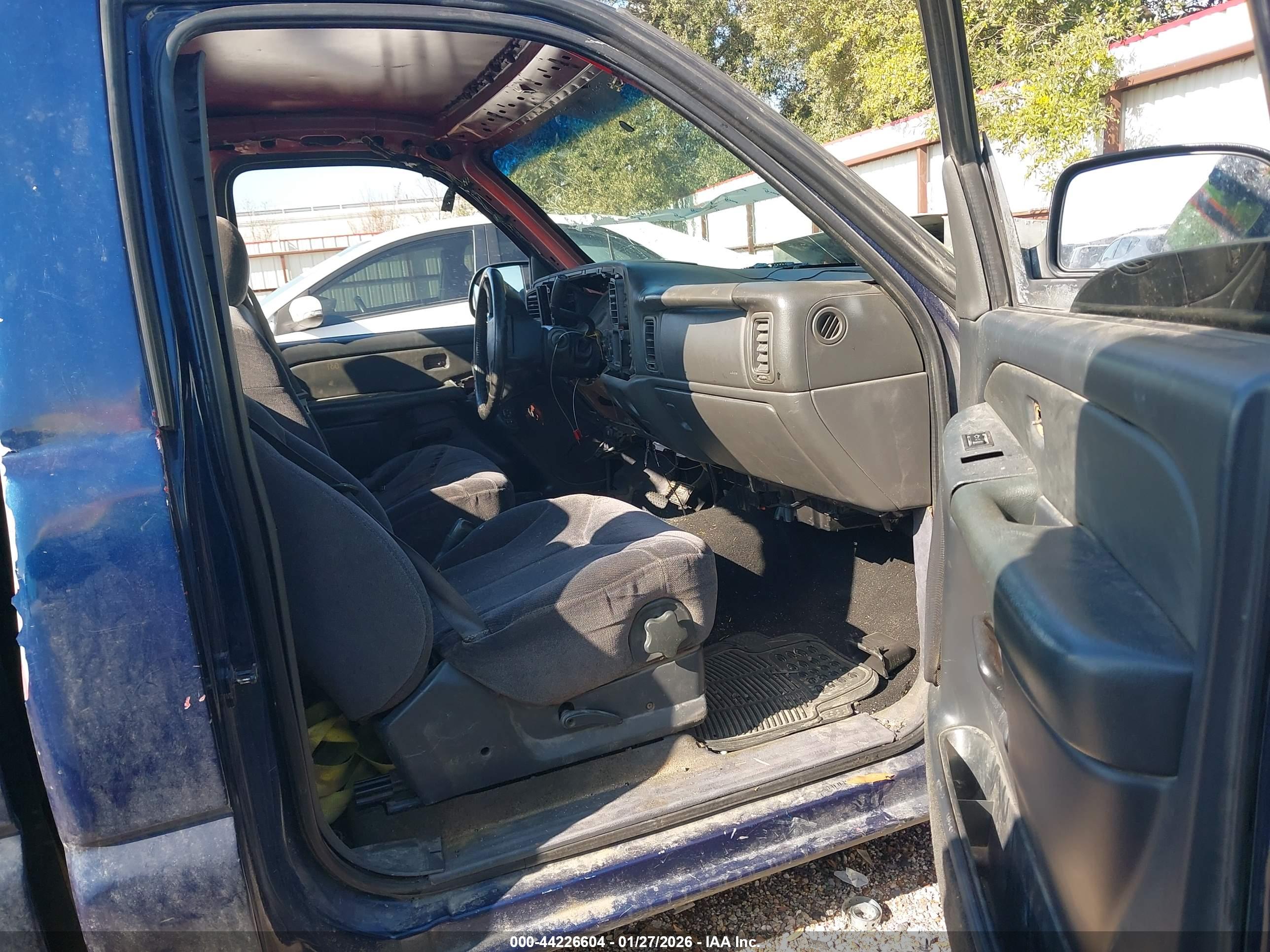 CHEVROLET SILVERADO image 5