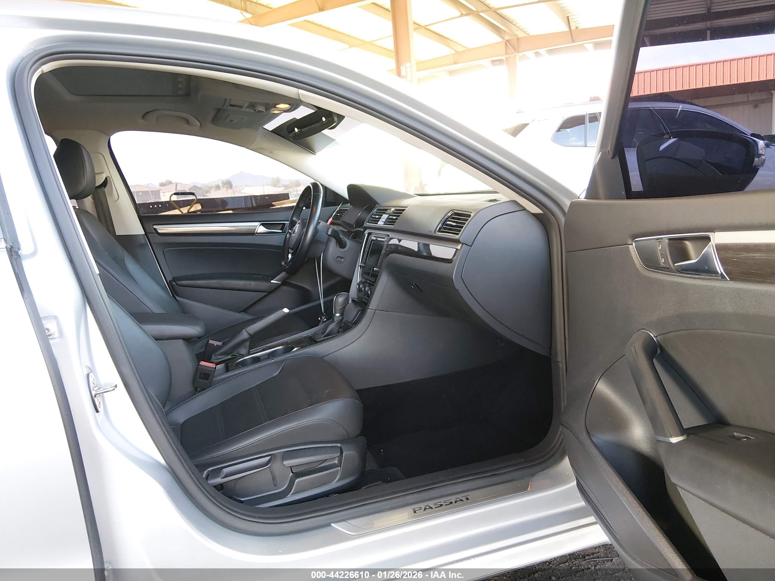 VOLKSWAGEN PASSAT image 5