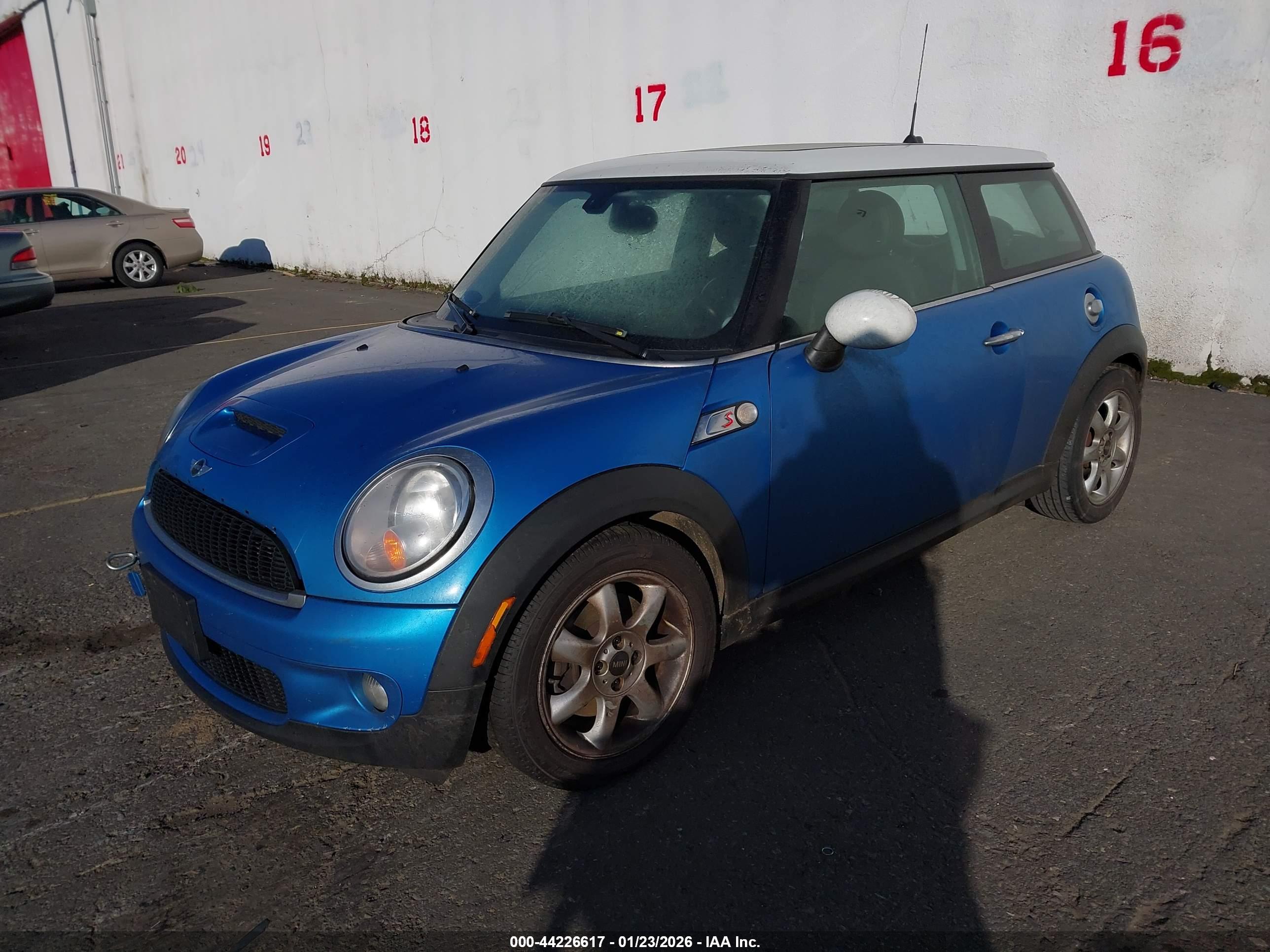 MINI COOPER image 2