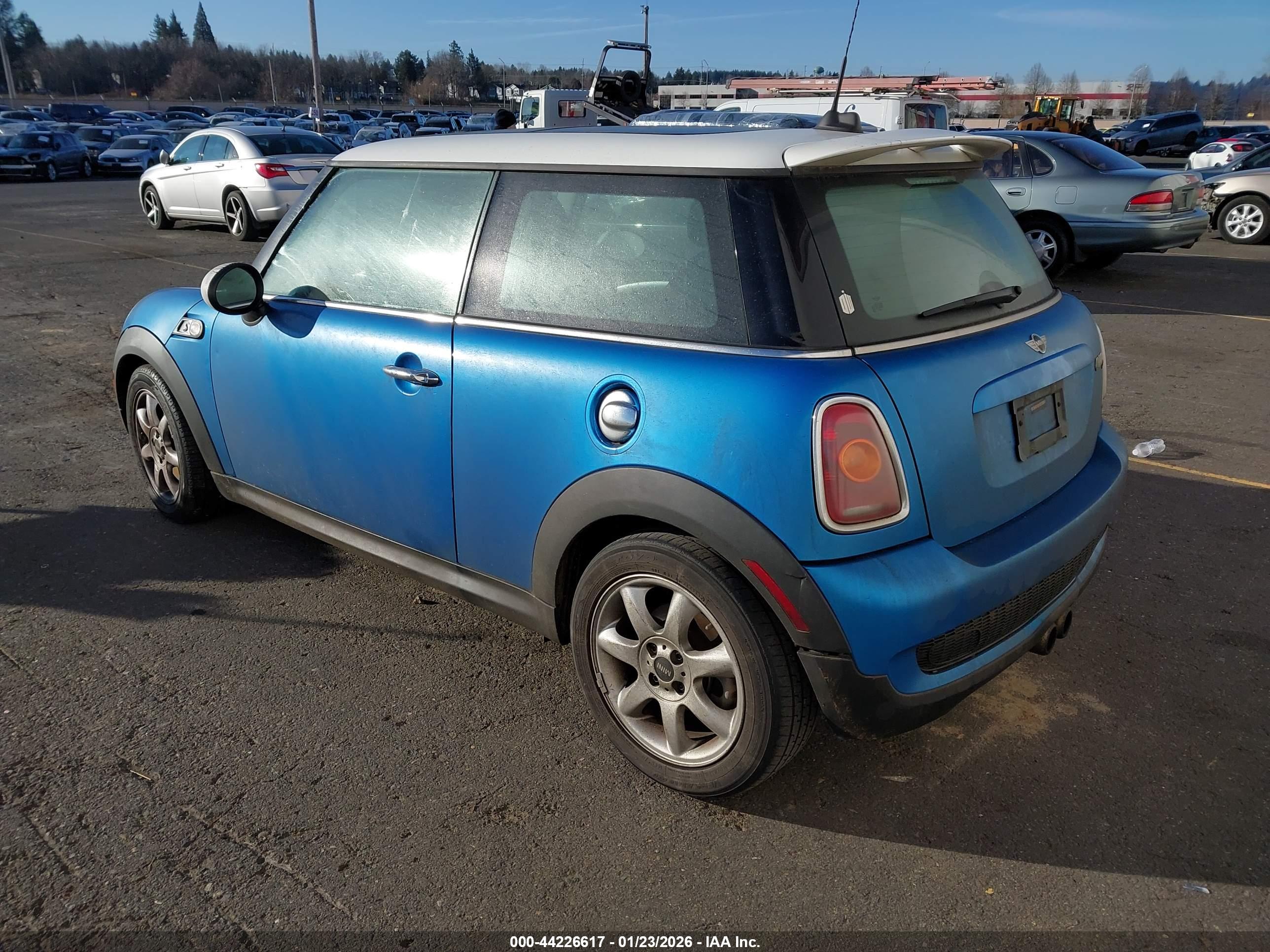 MINI COOPER image 3