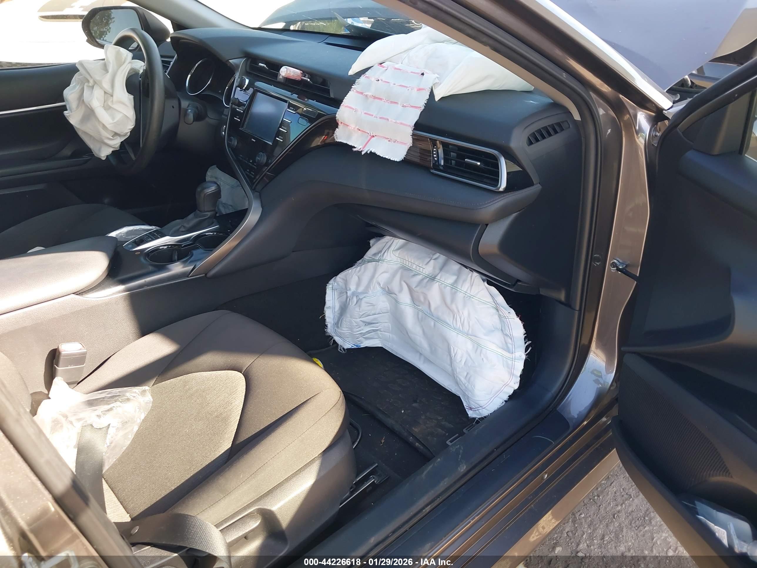 TOYOTA CAMRY image 5