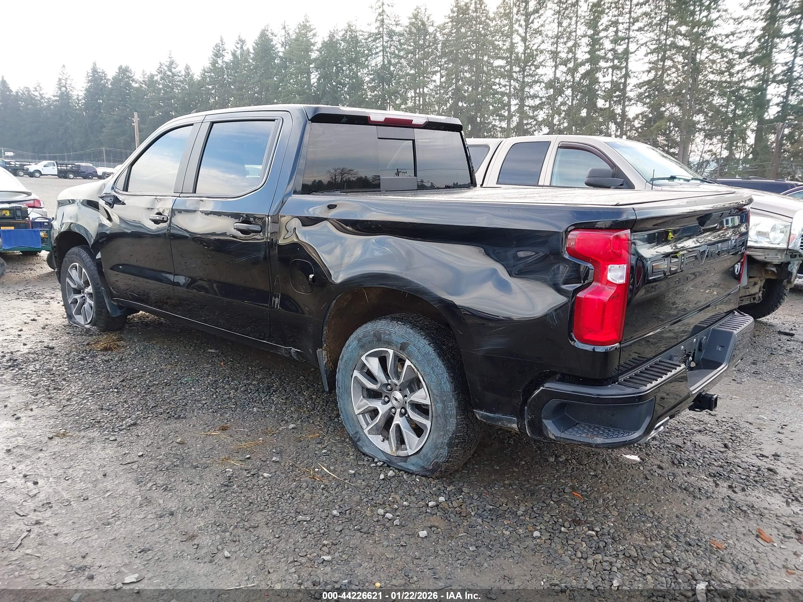 CHEVROLET SILVERADO image 3