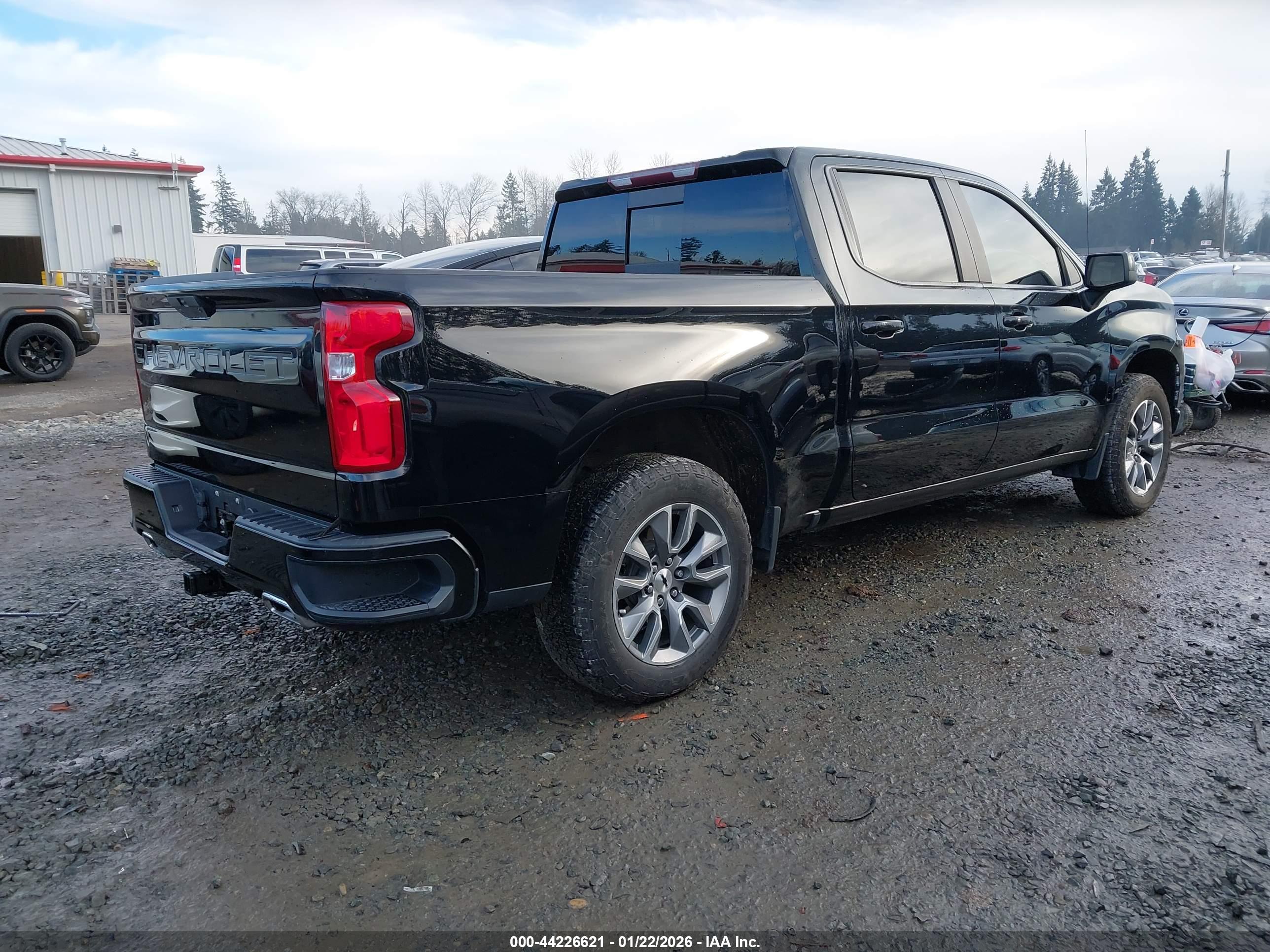 CHEVROLET SILVERADO image 4