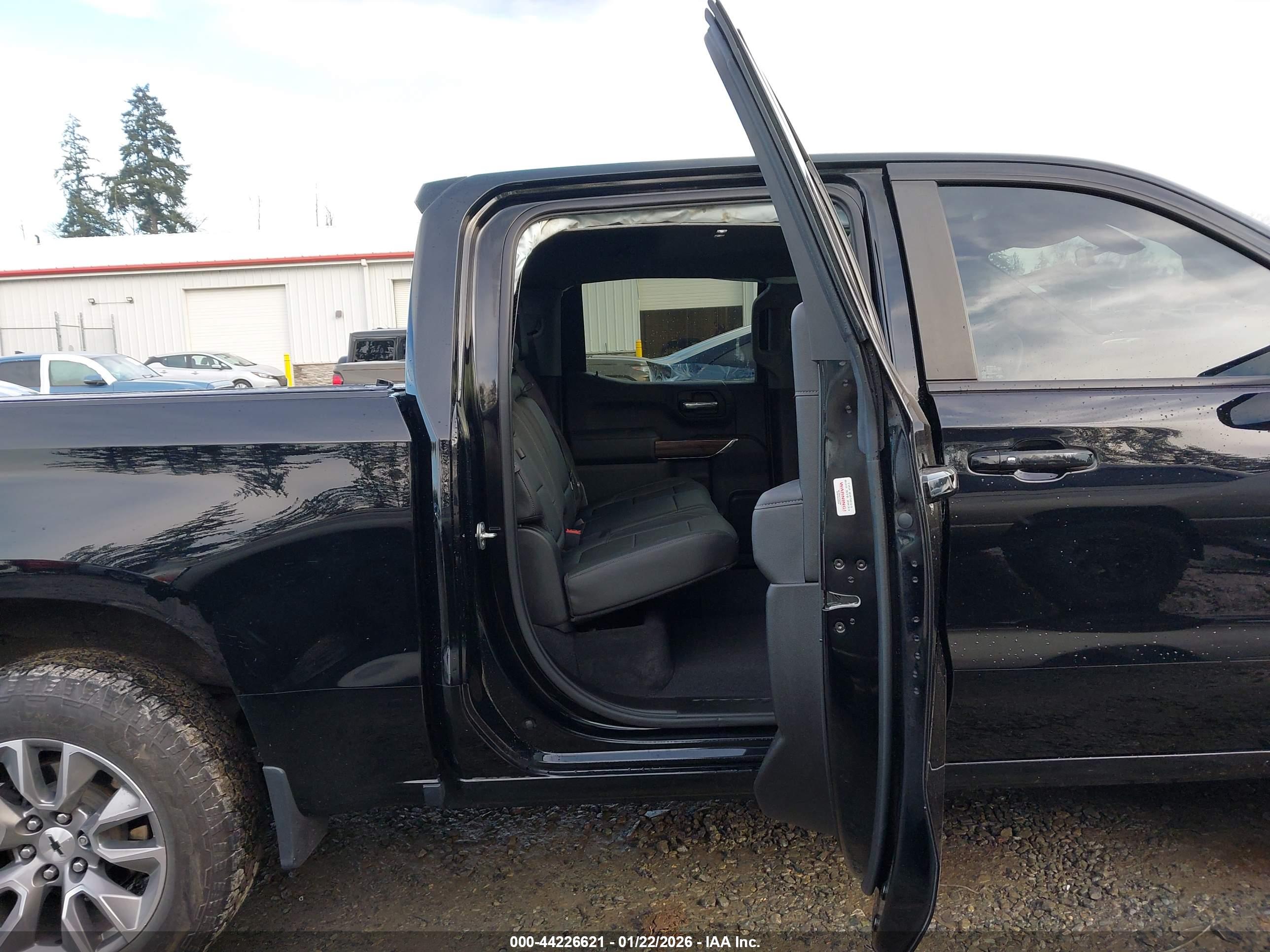 CHEVROLET SILVERADO image 8