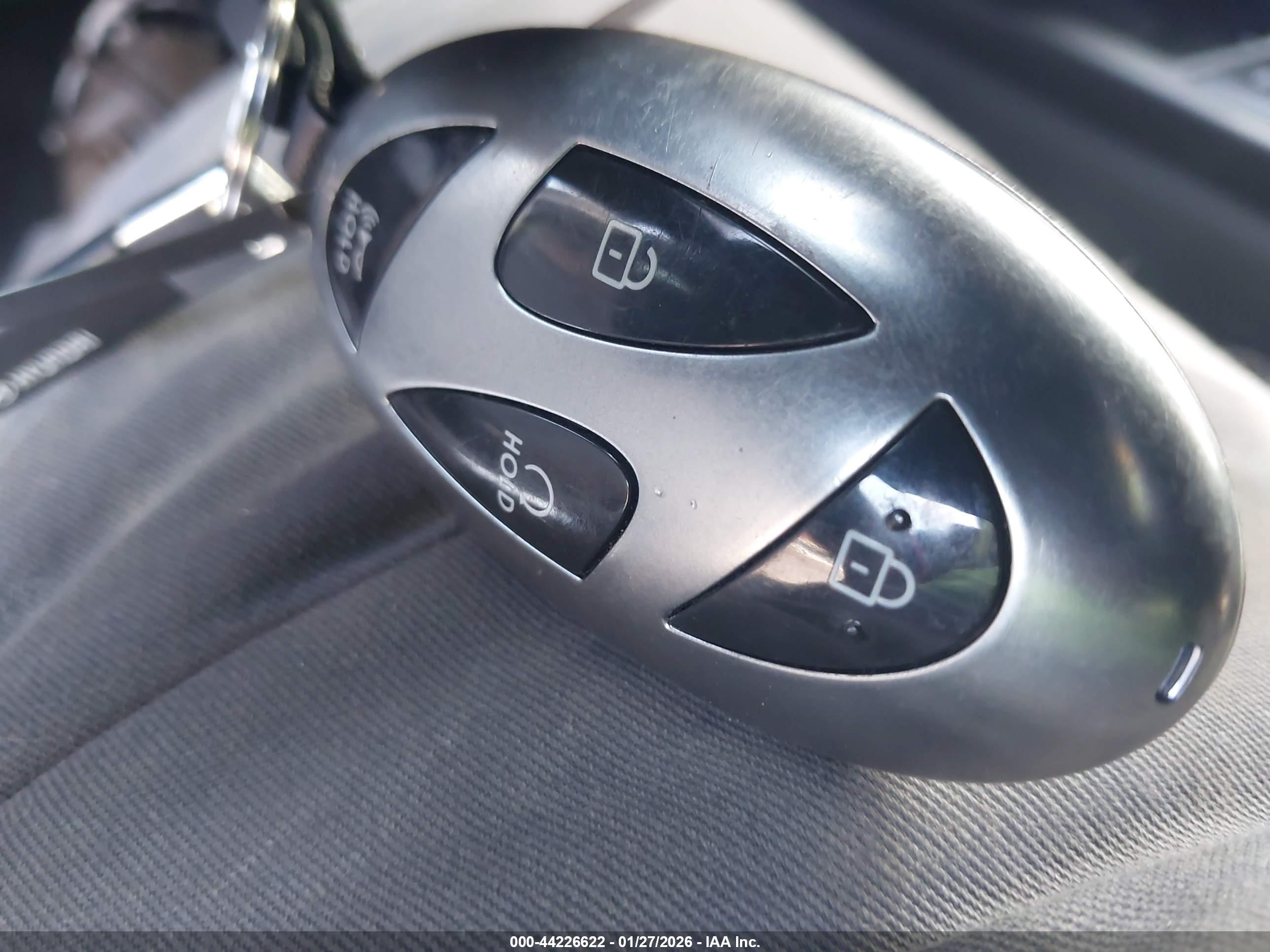HYUNDAI ELANTRA image 11