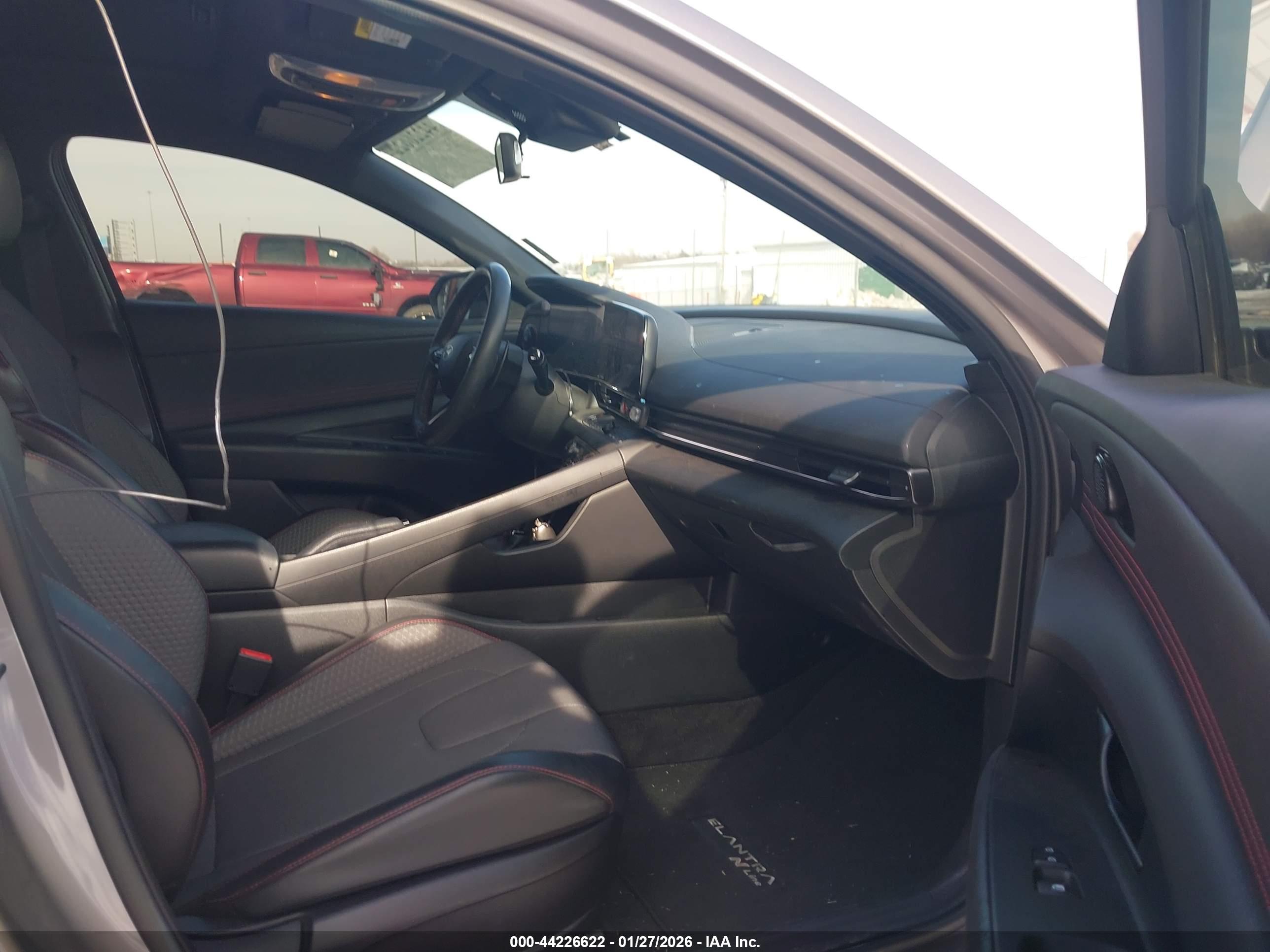 HYUNDAI ELANTRA image 5