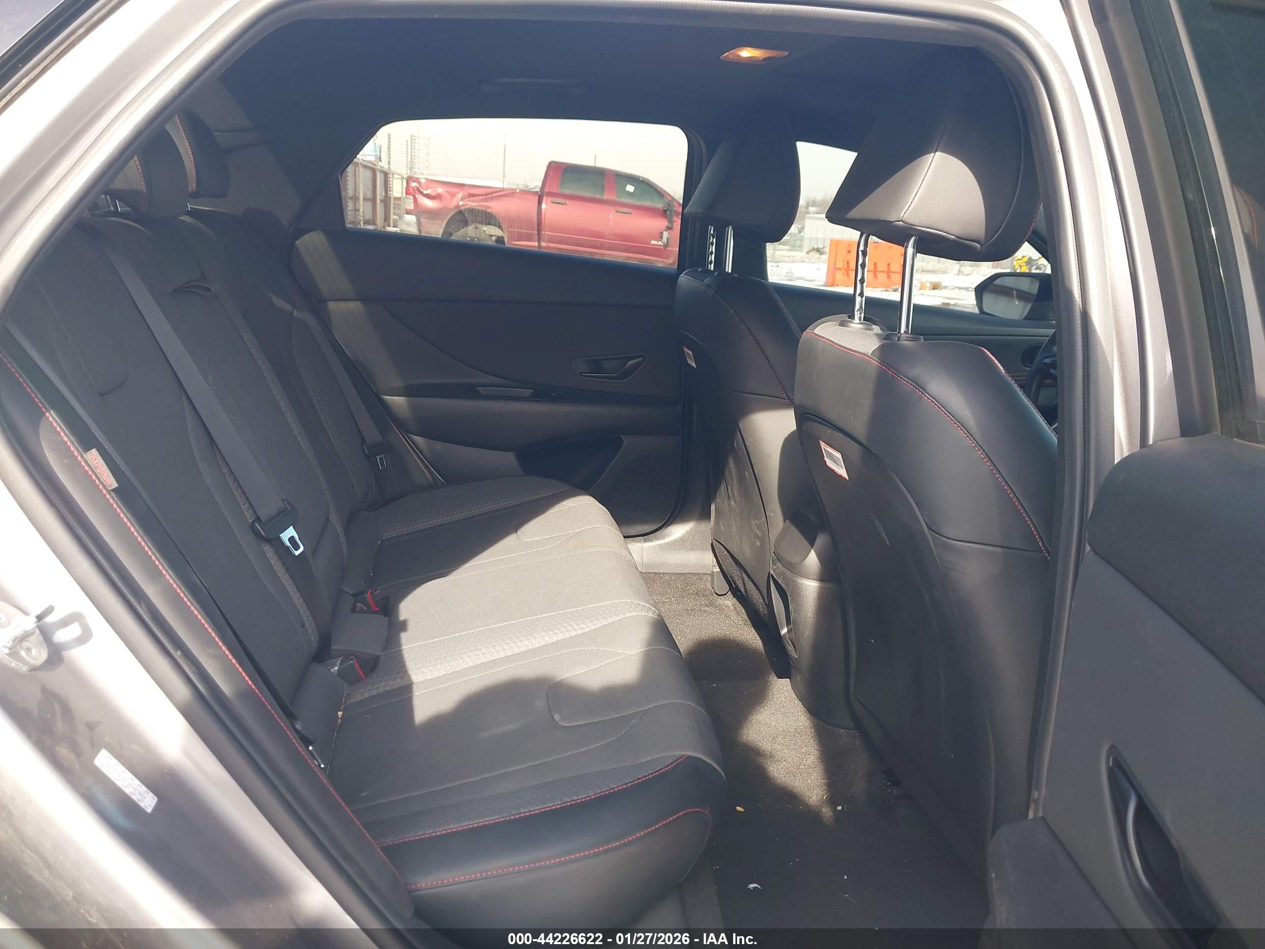 HYUNDAI ELANTRA image 8