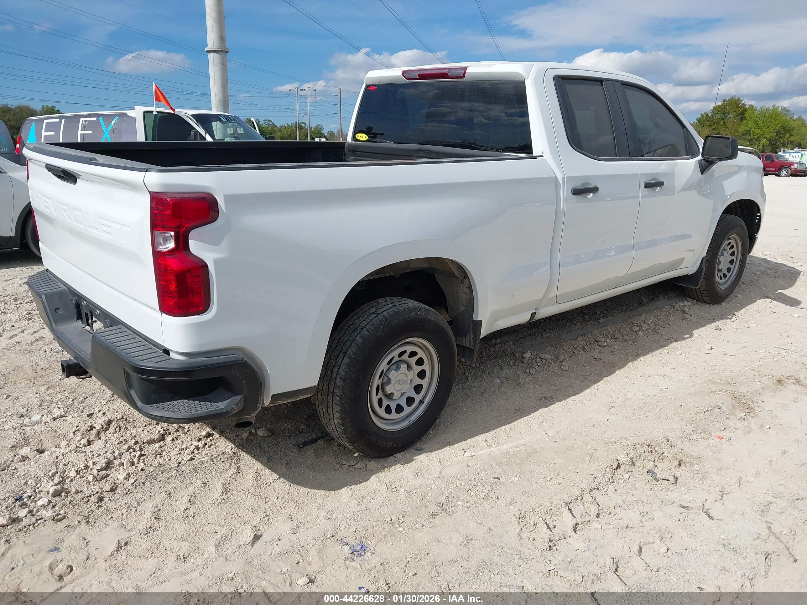 CHEVROLET SILVERADO image 4