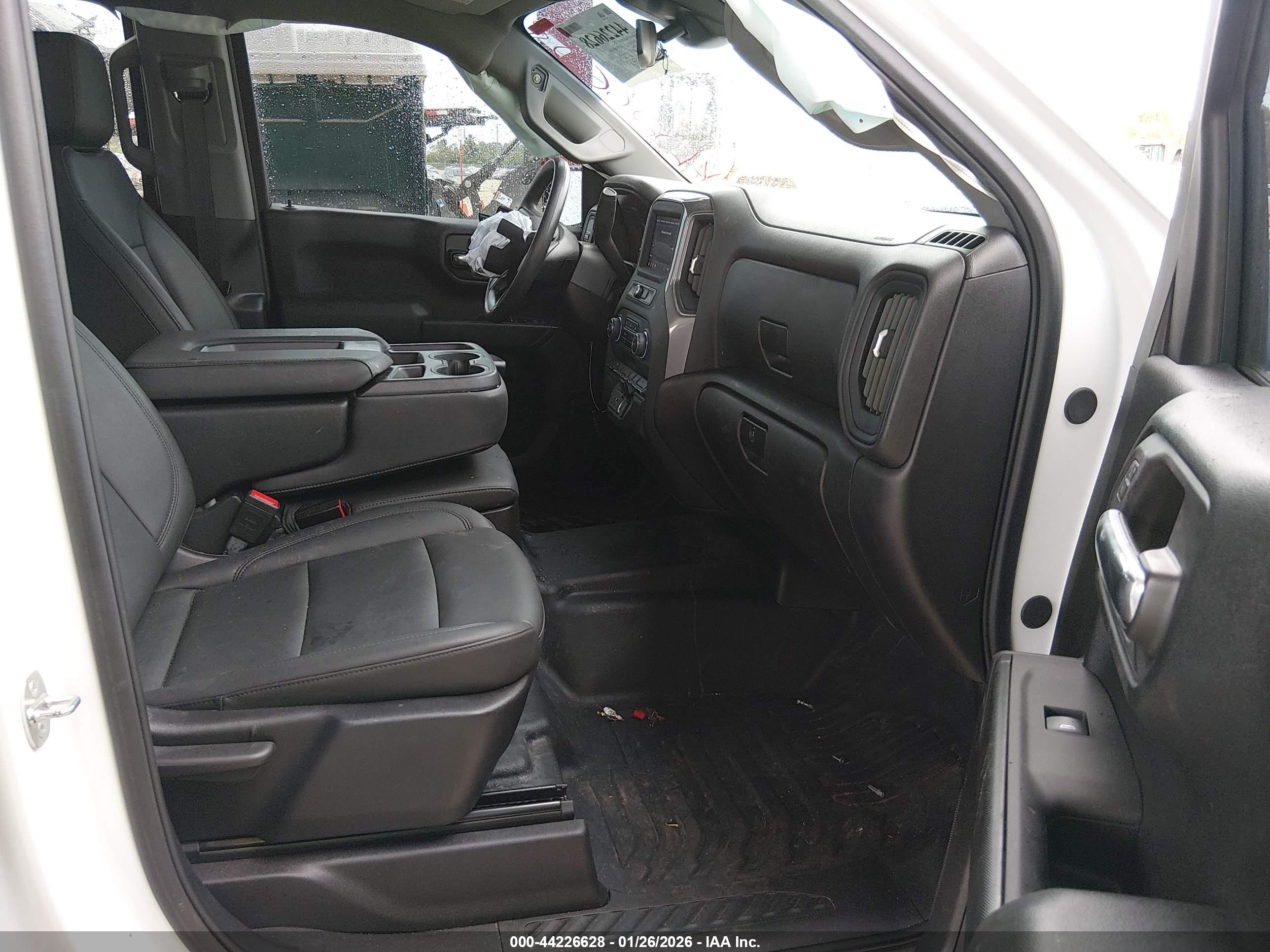 CHEVROLET SILVERADO image 5