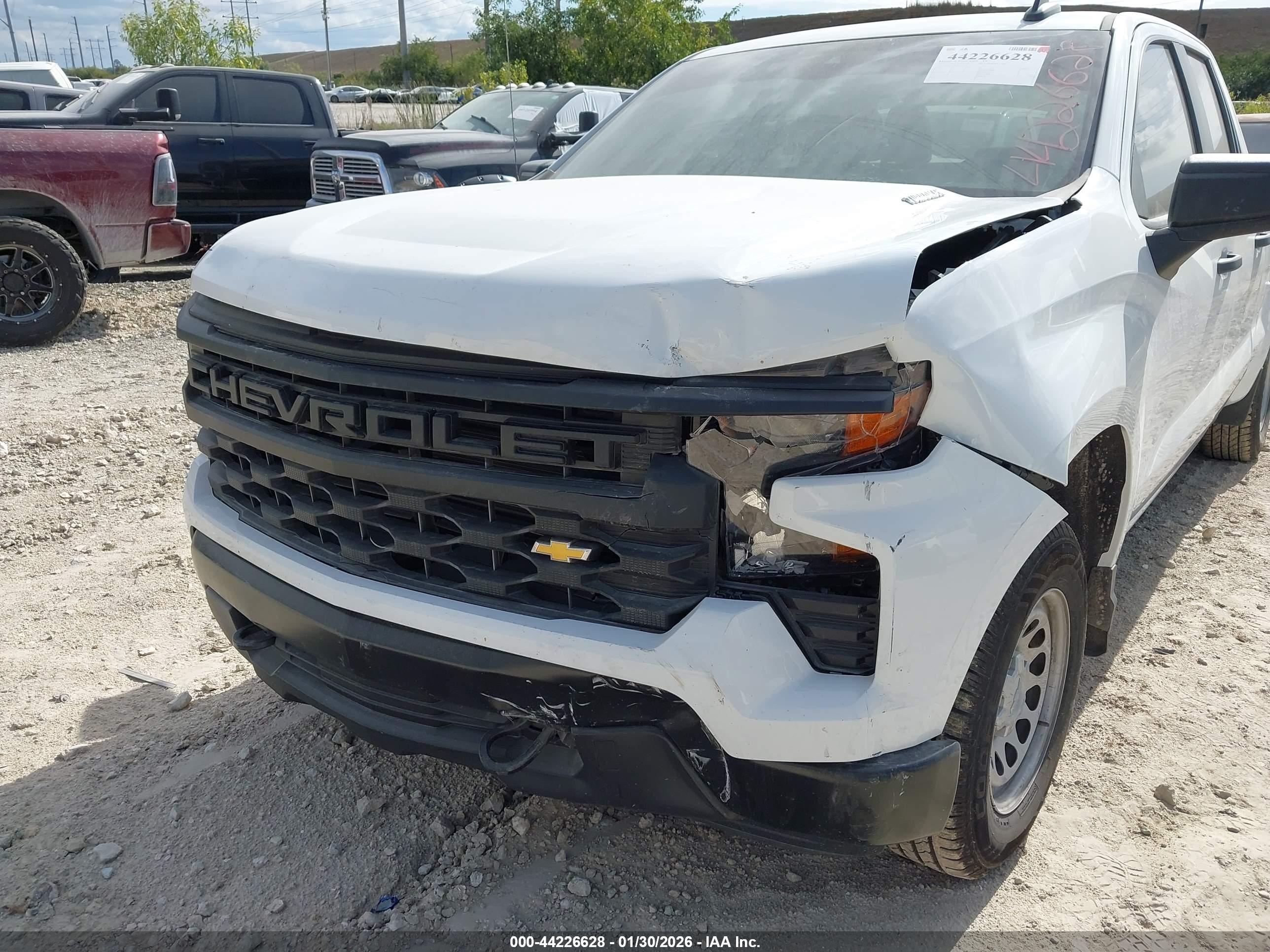 CHEVROLET SILVERADO image 6