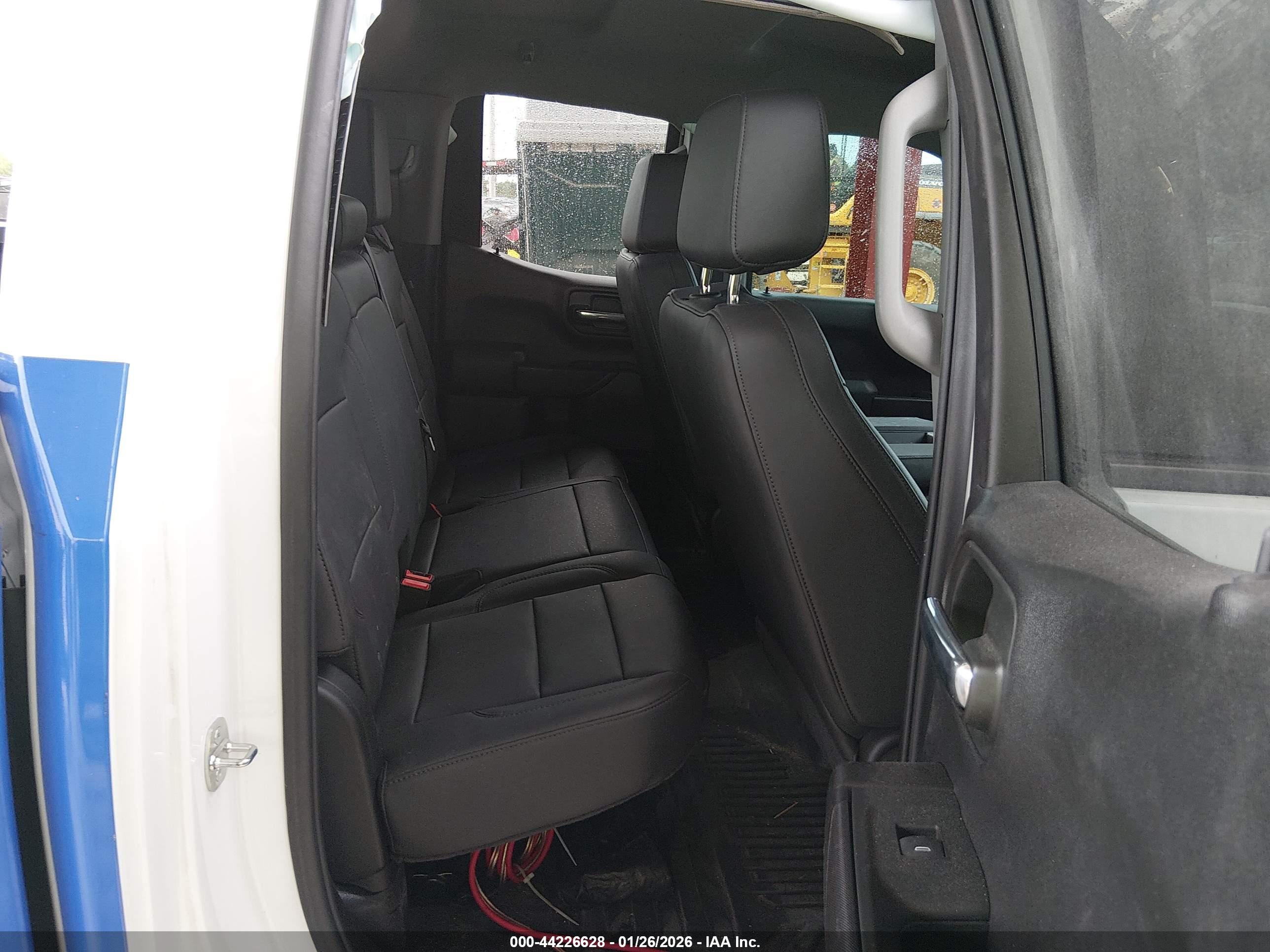 CHEVROLET SILVERADO image 8