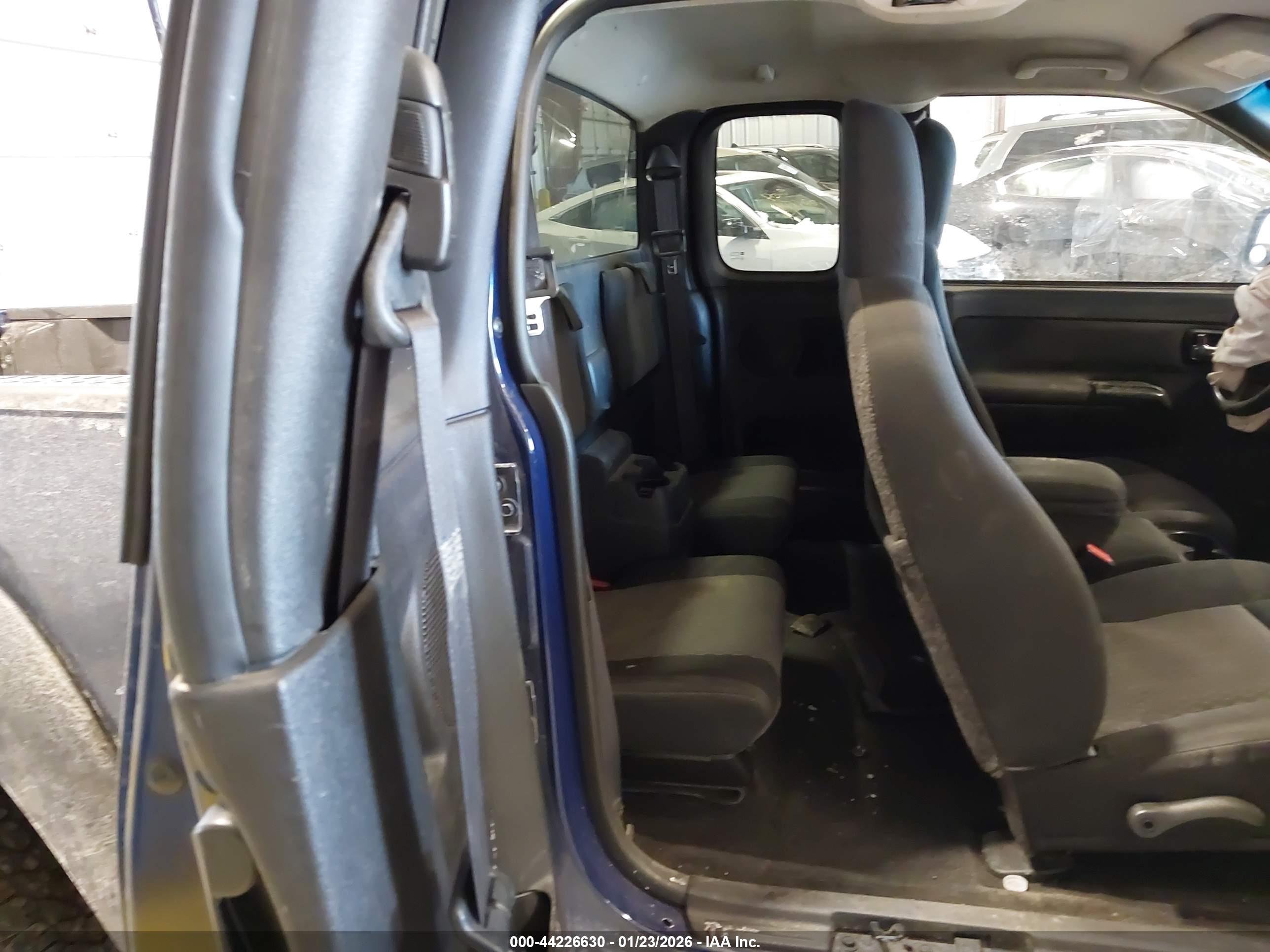 CHEVROLET COLORADO image 8
