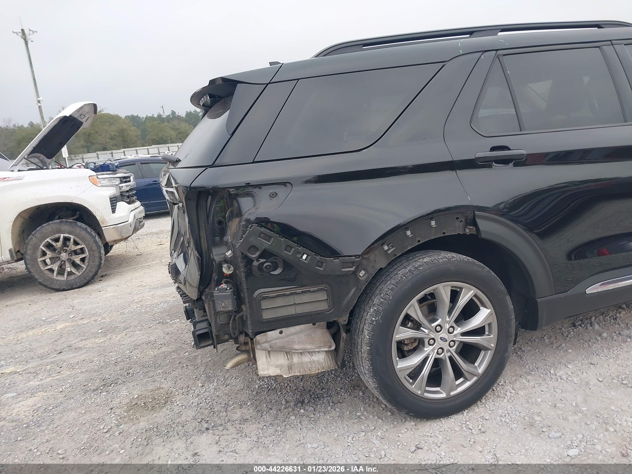FORD EXPLORER image 6