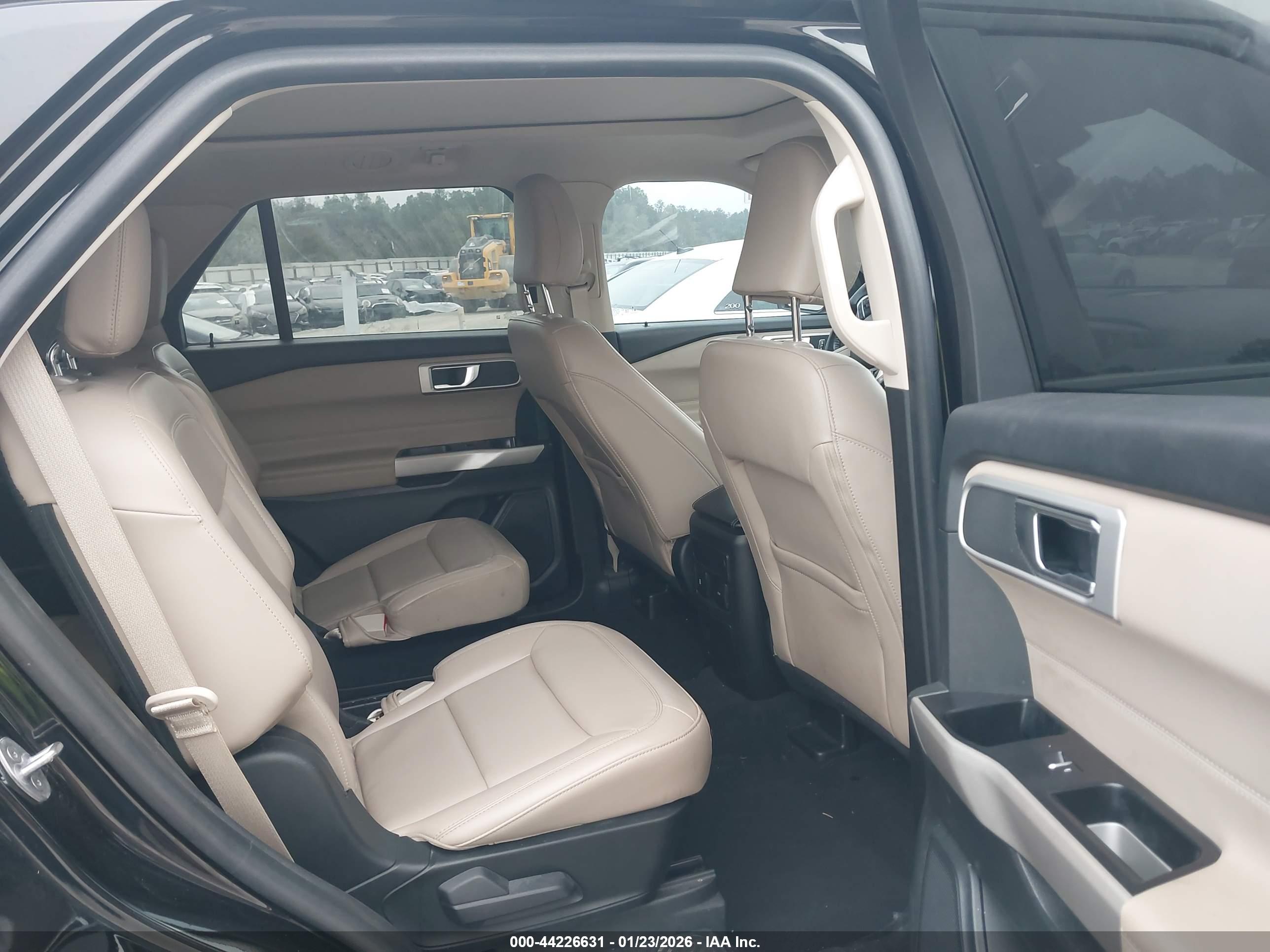 FORD EXPLORER image 8