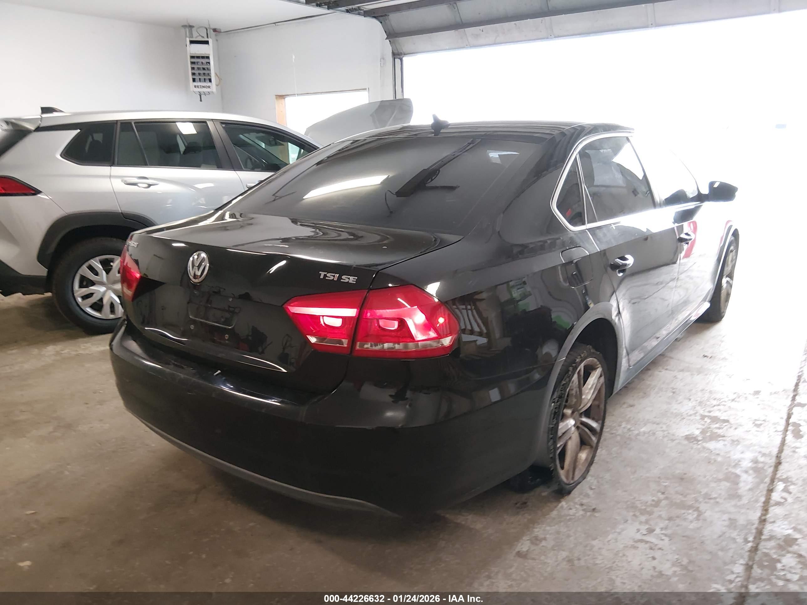 VOLKSWAGEN PASSAT image 4