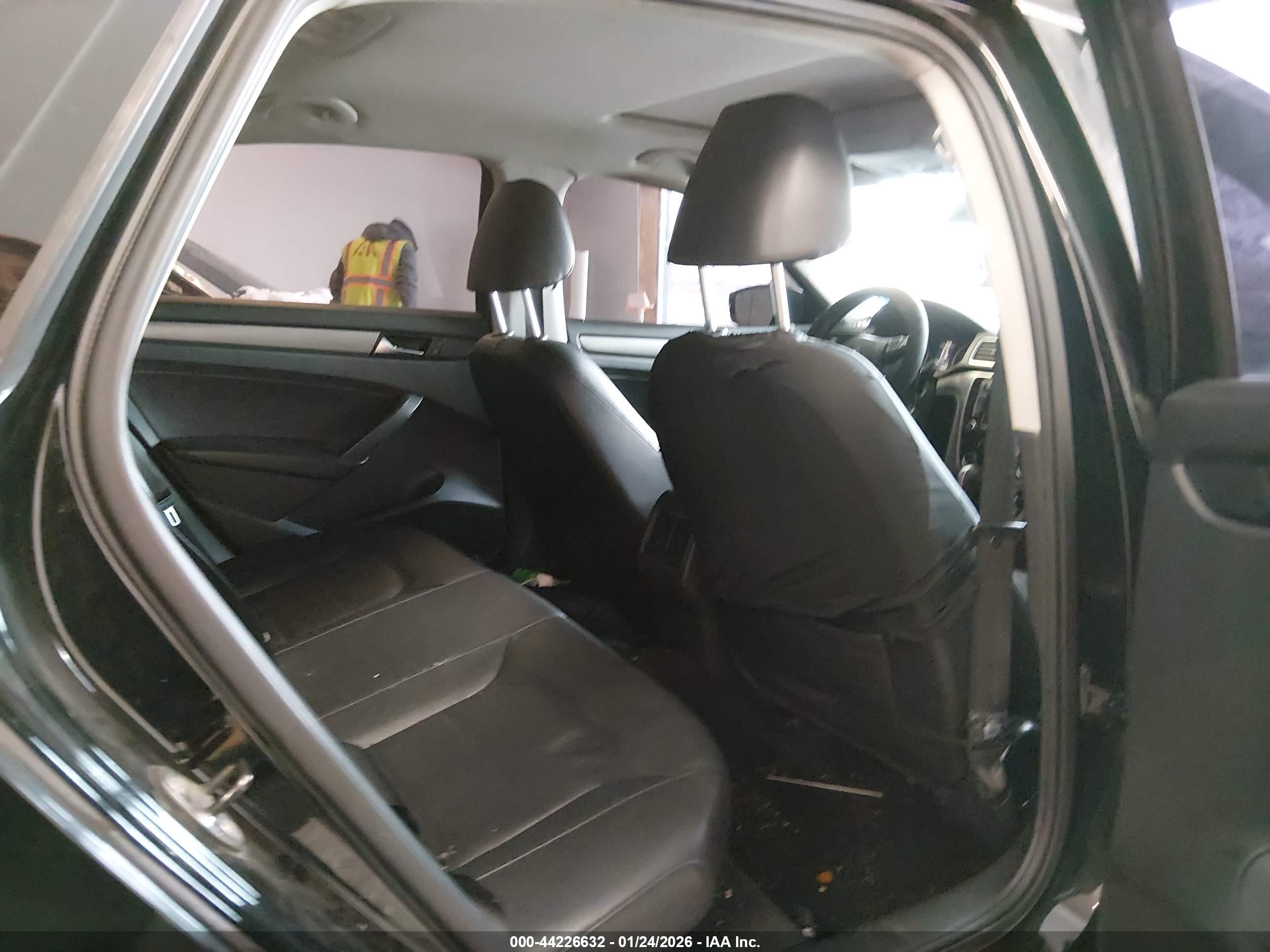 VOLKSWAGEN PASSAT image 8
