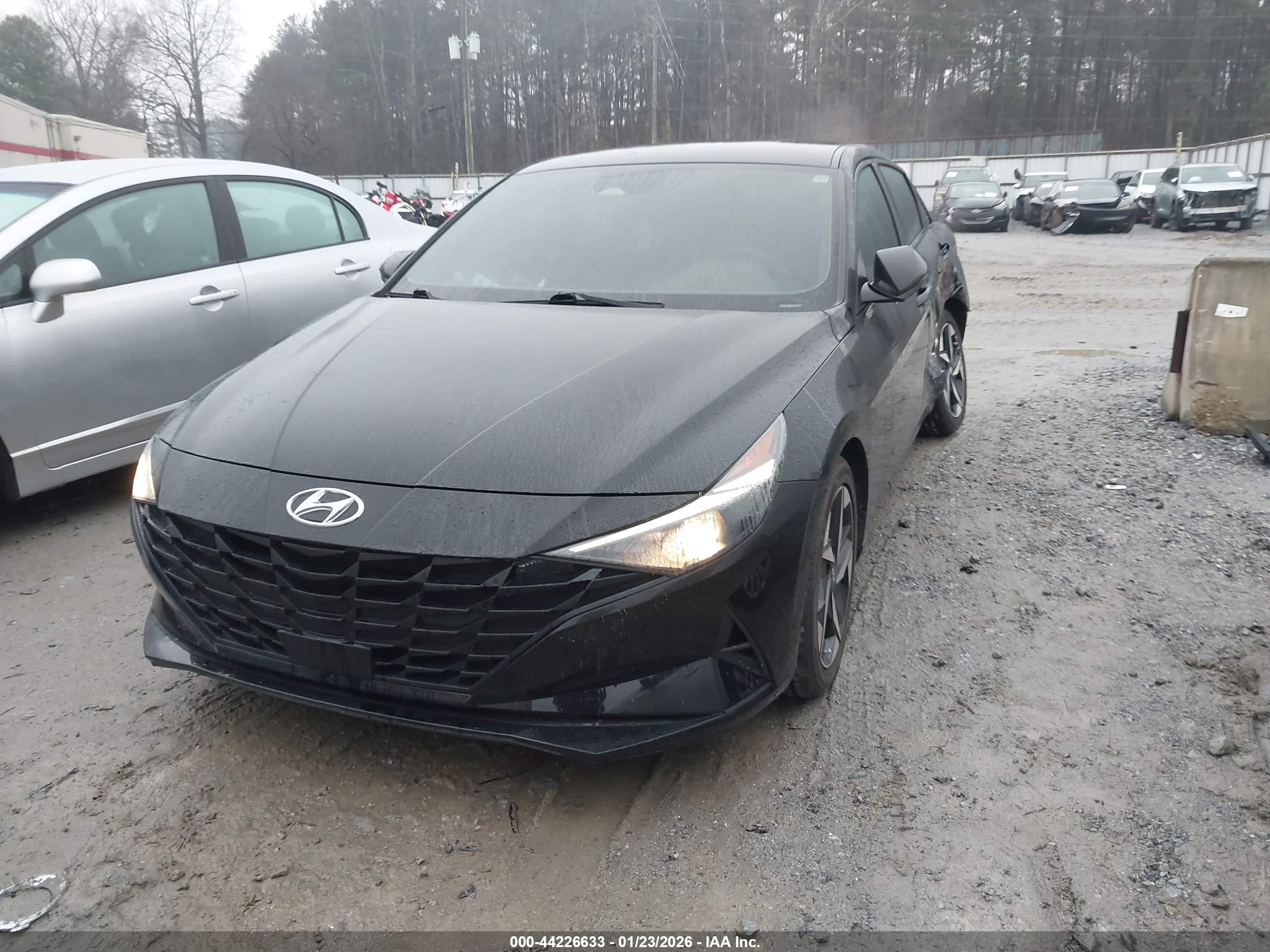HYUNDAI ELANTRA image 2
