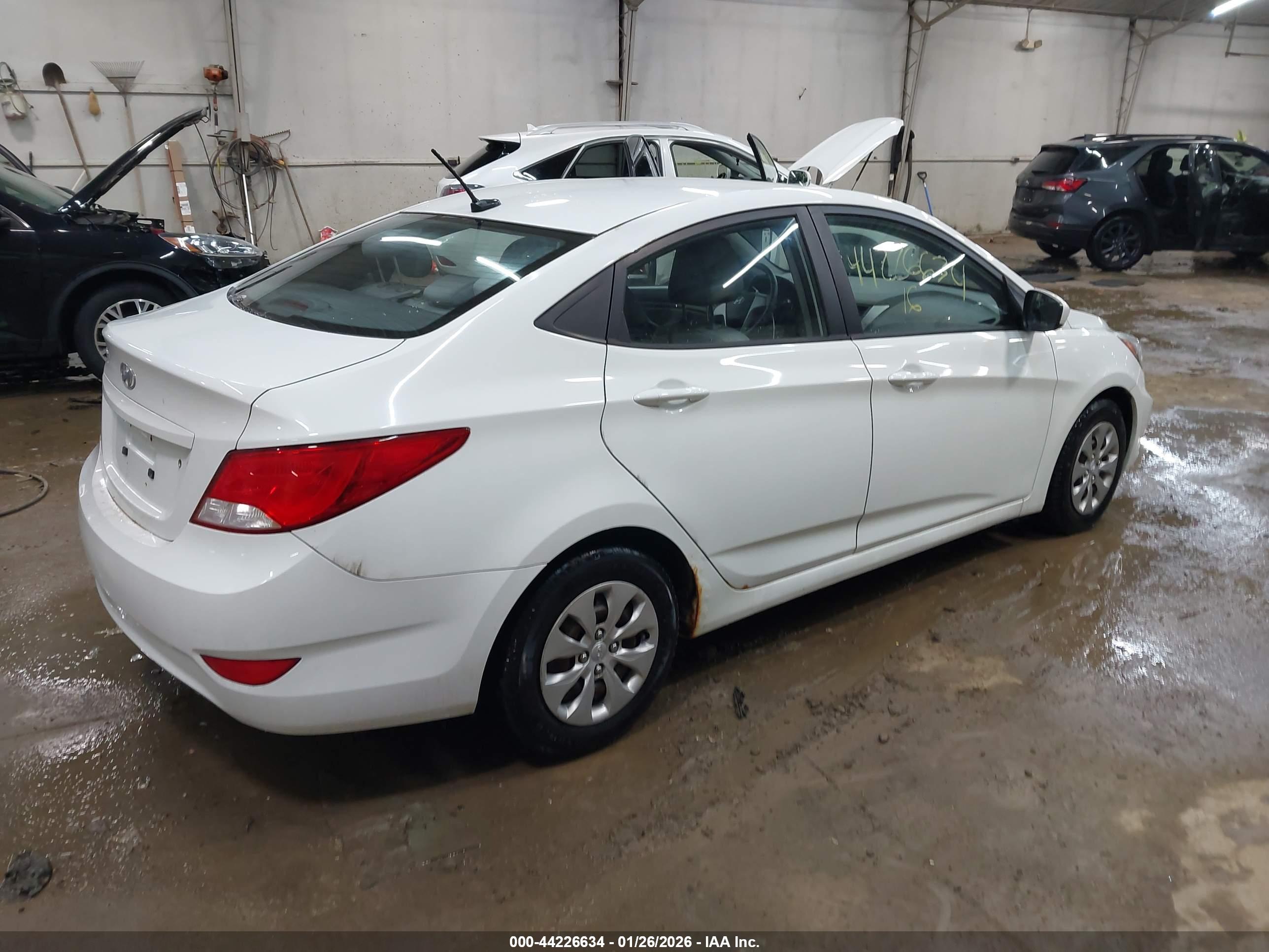 HYUNDAI ACCENT image 4