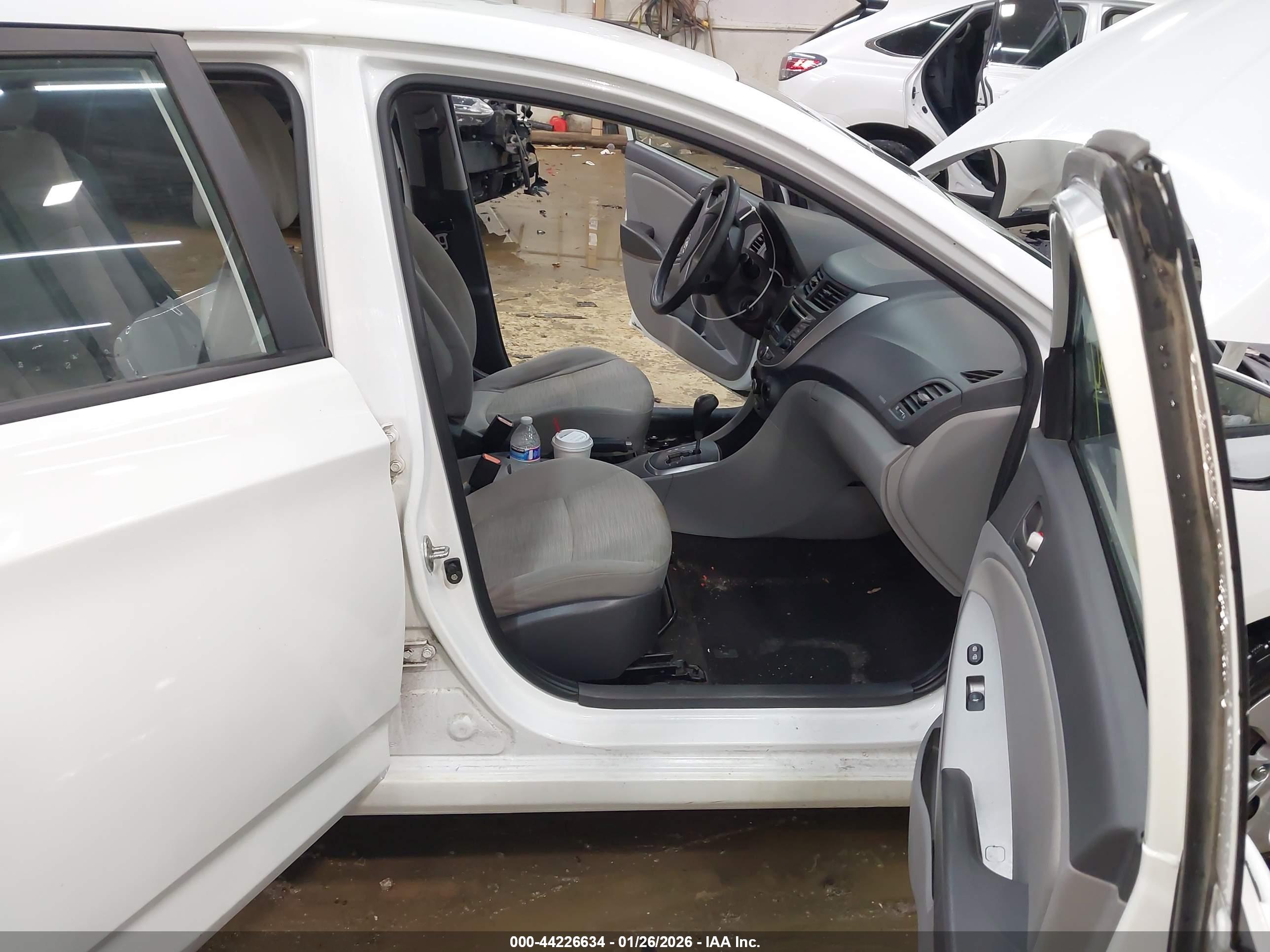 HYUNDAI ACCENT image 5