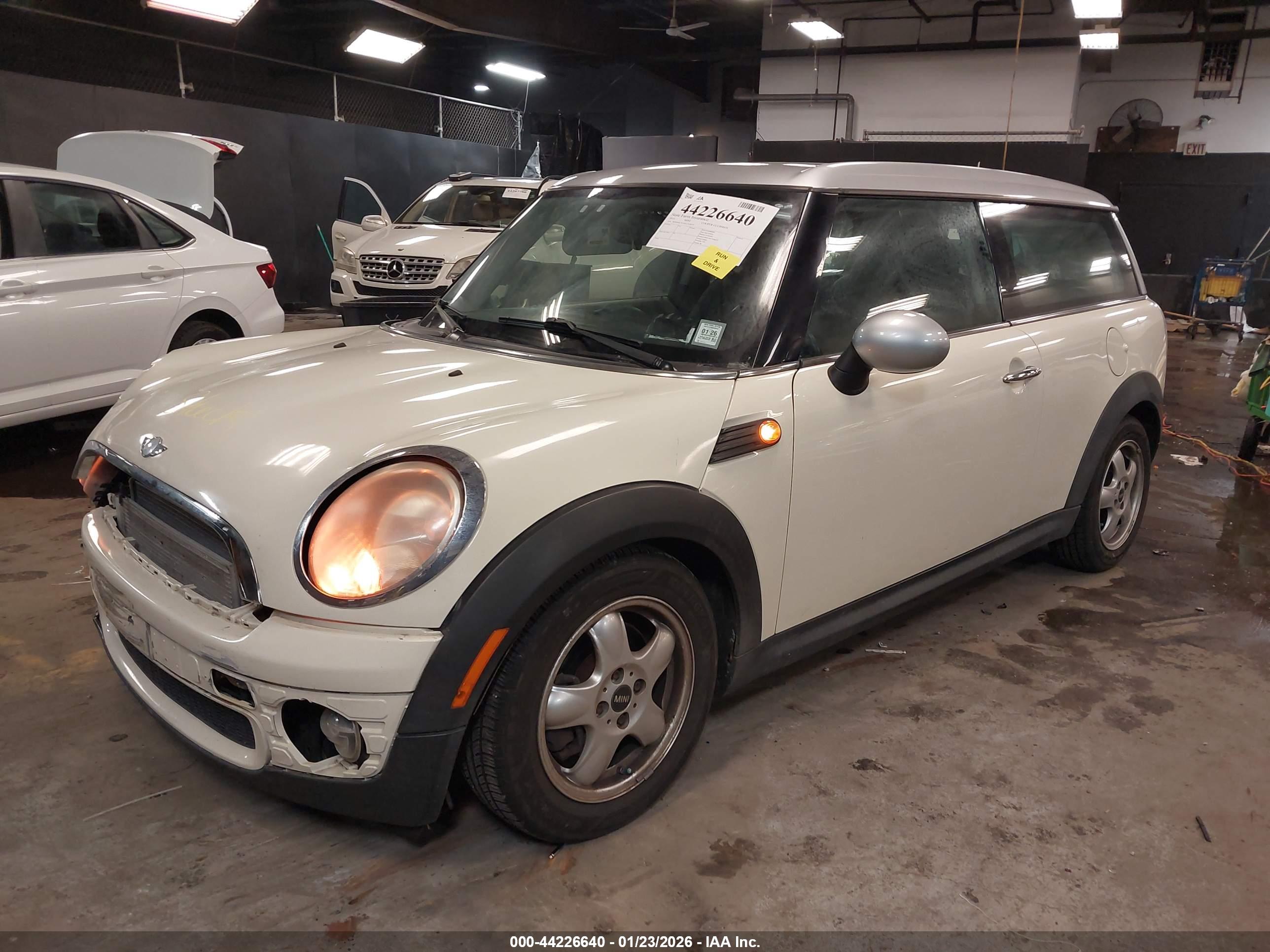 MINI COOPER image 2