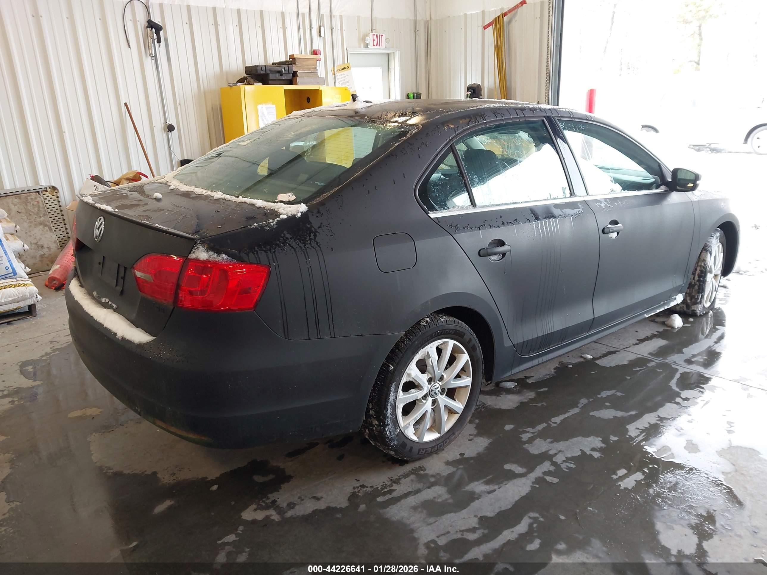 VOLKSWAGEN JETTA image 4