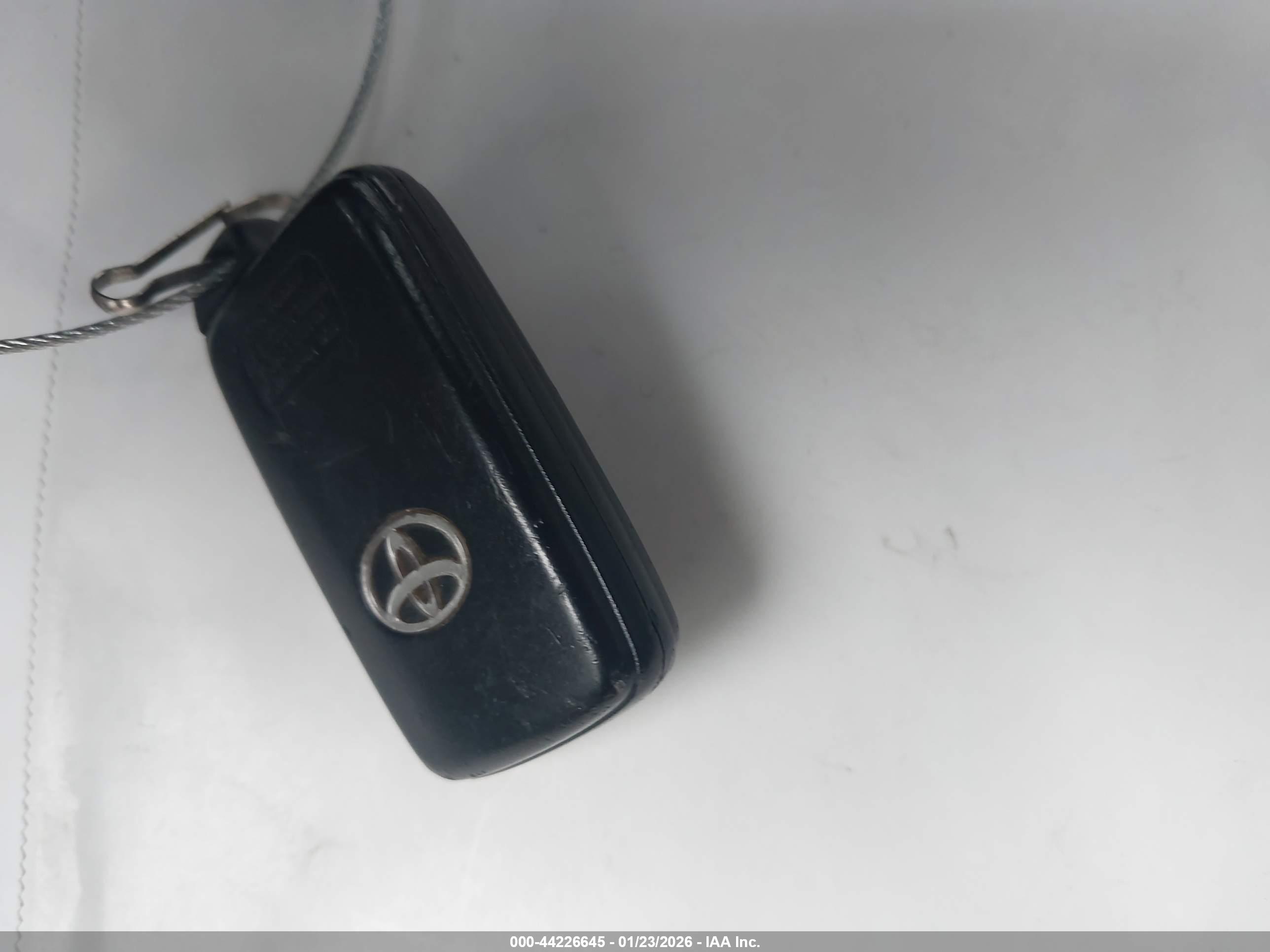 TOYOTA PRIUS image 11