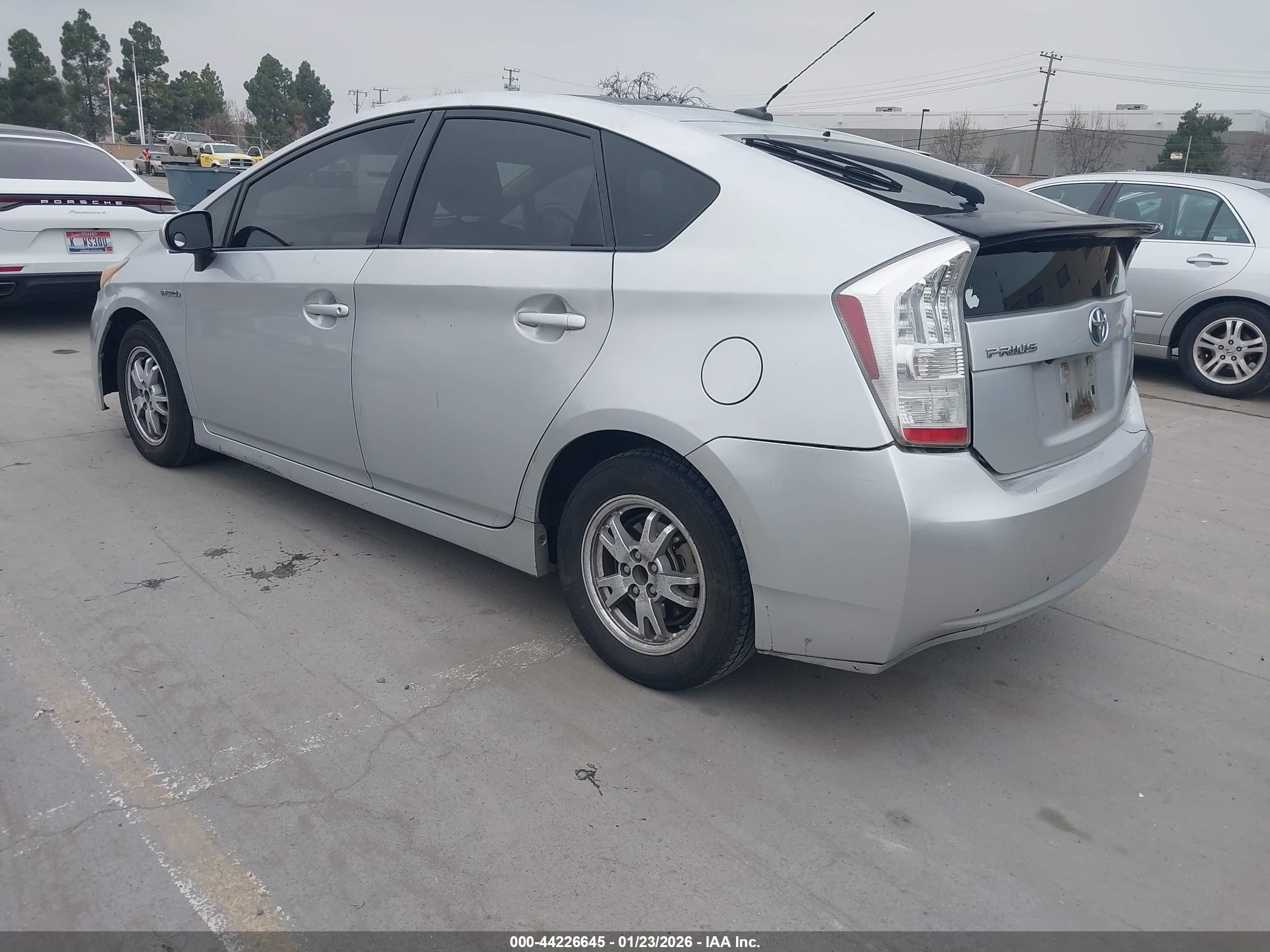 TOYOTA PRIUS image 3